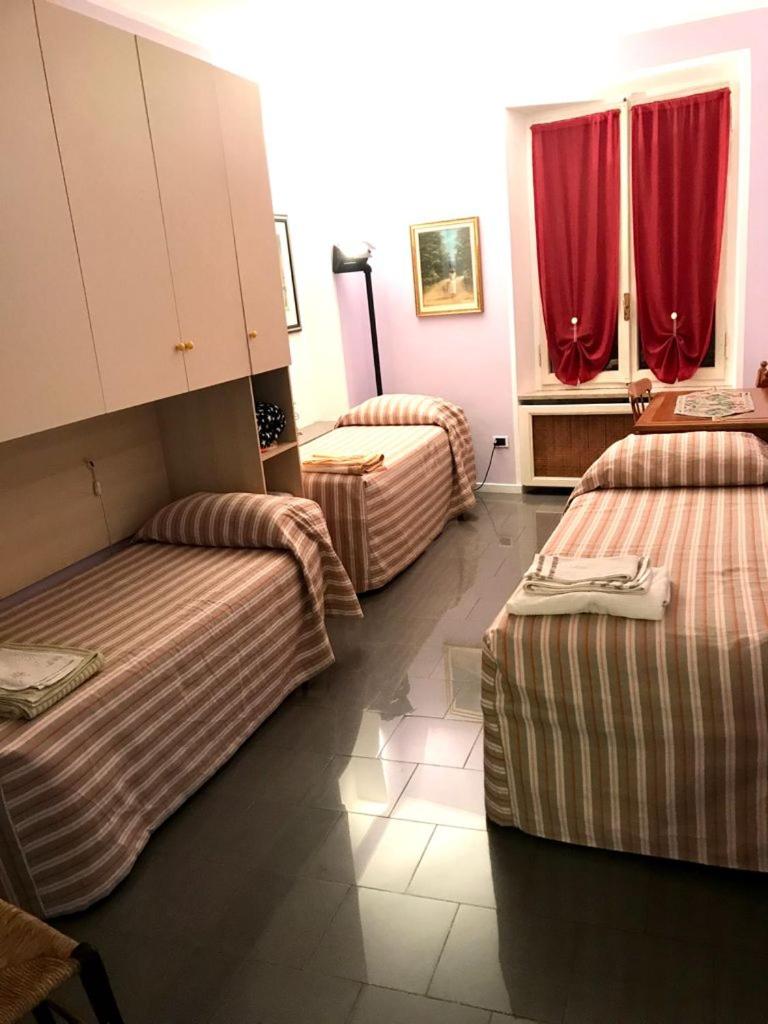 Basic Triple Room with Shared Bathroom photo 1