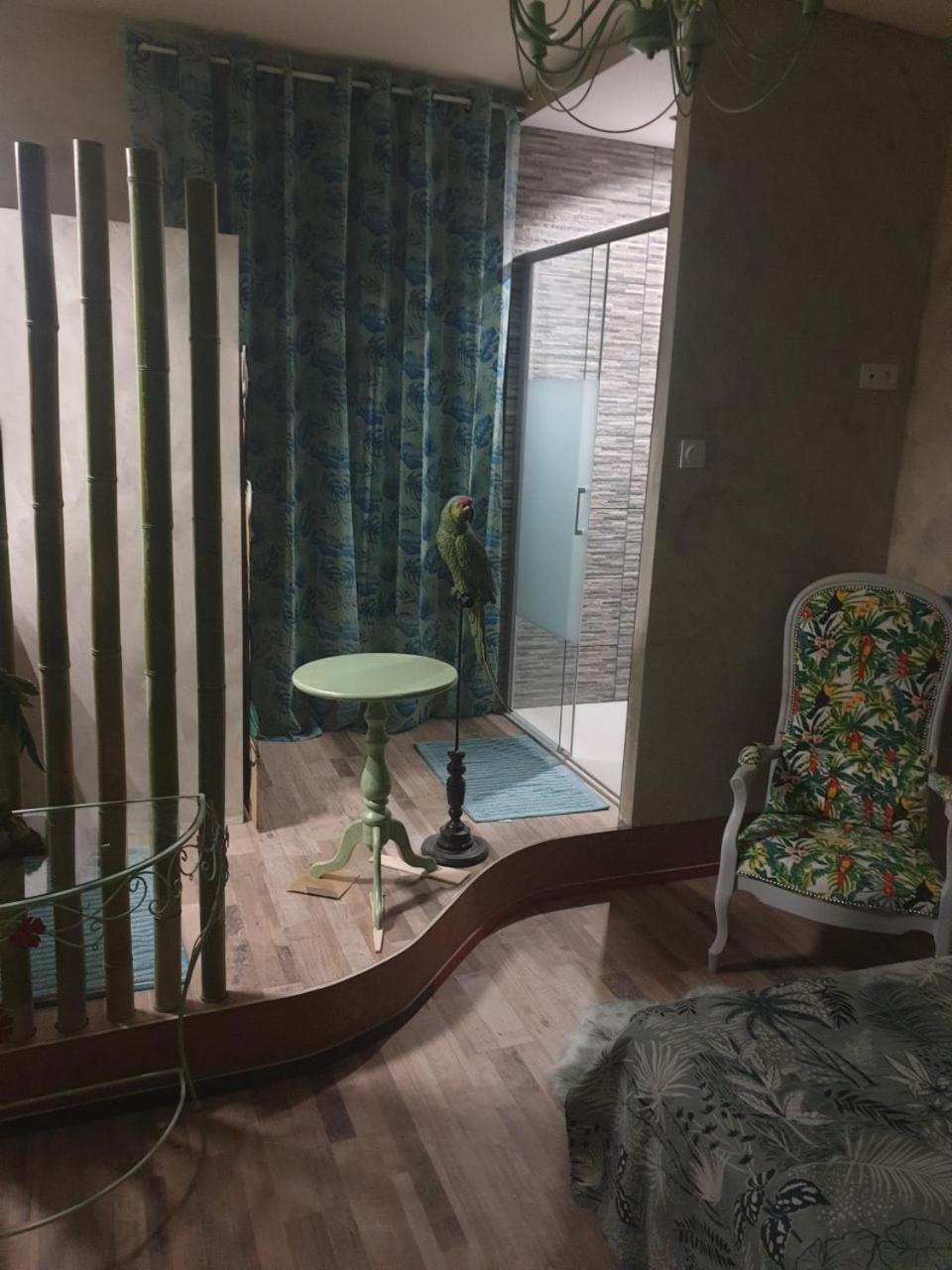 Double Room with Private Bathroom - Photo 14