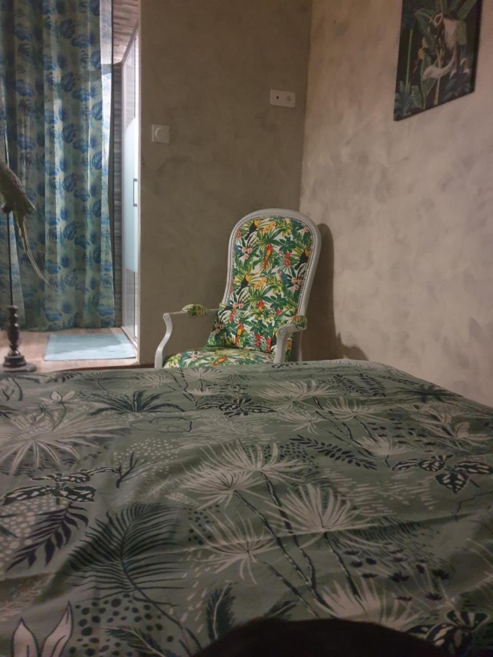 Double Room with Private Bathroom - Photo 11