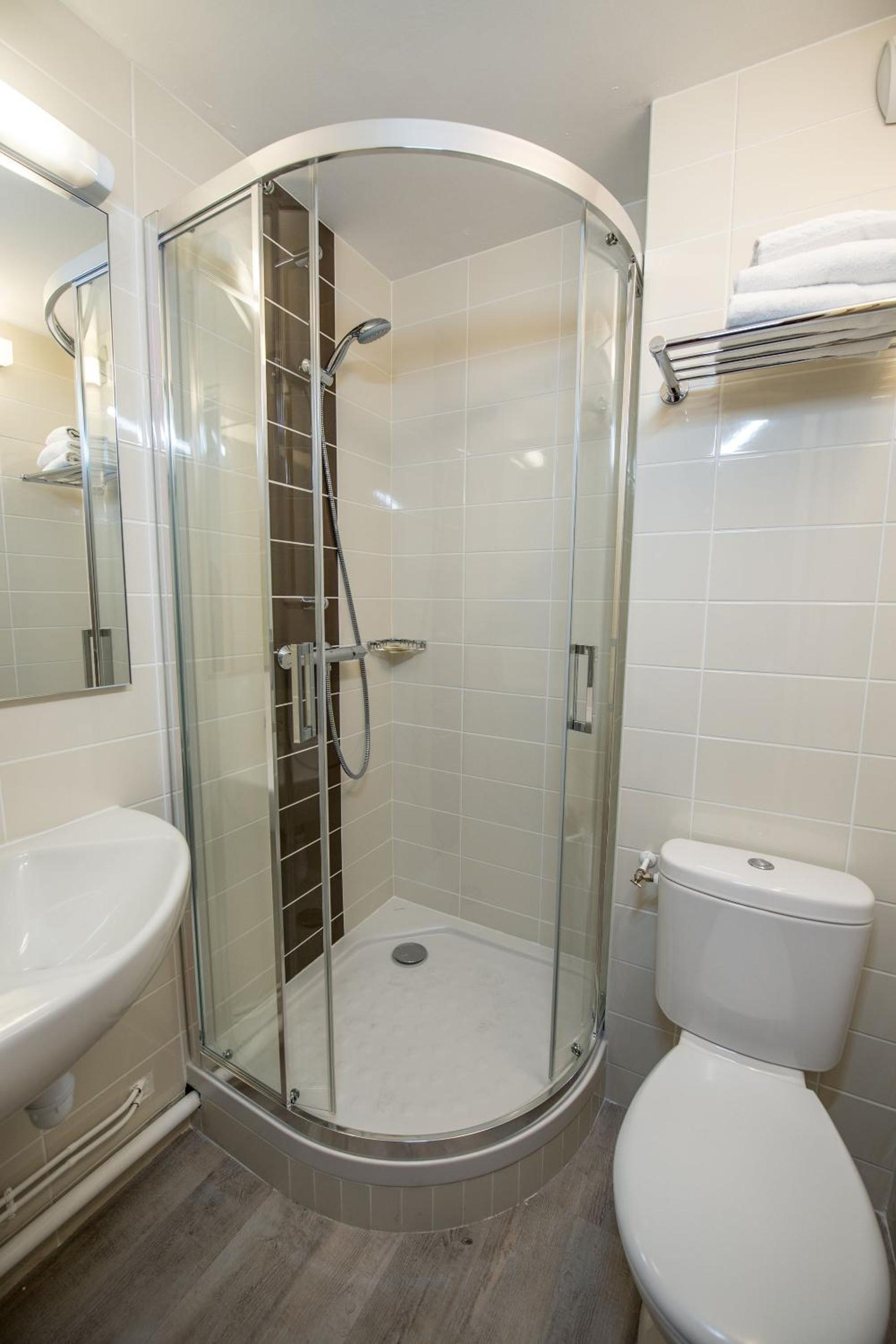 Twin Room - Photo 3