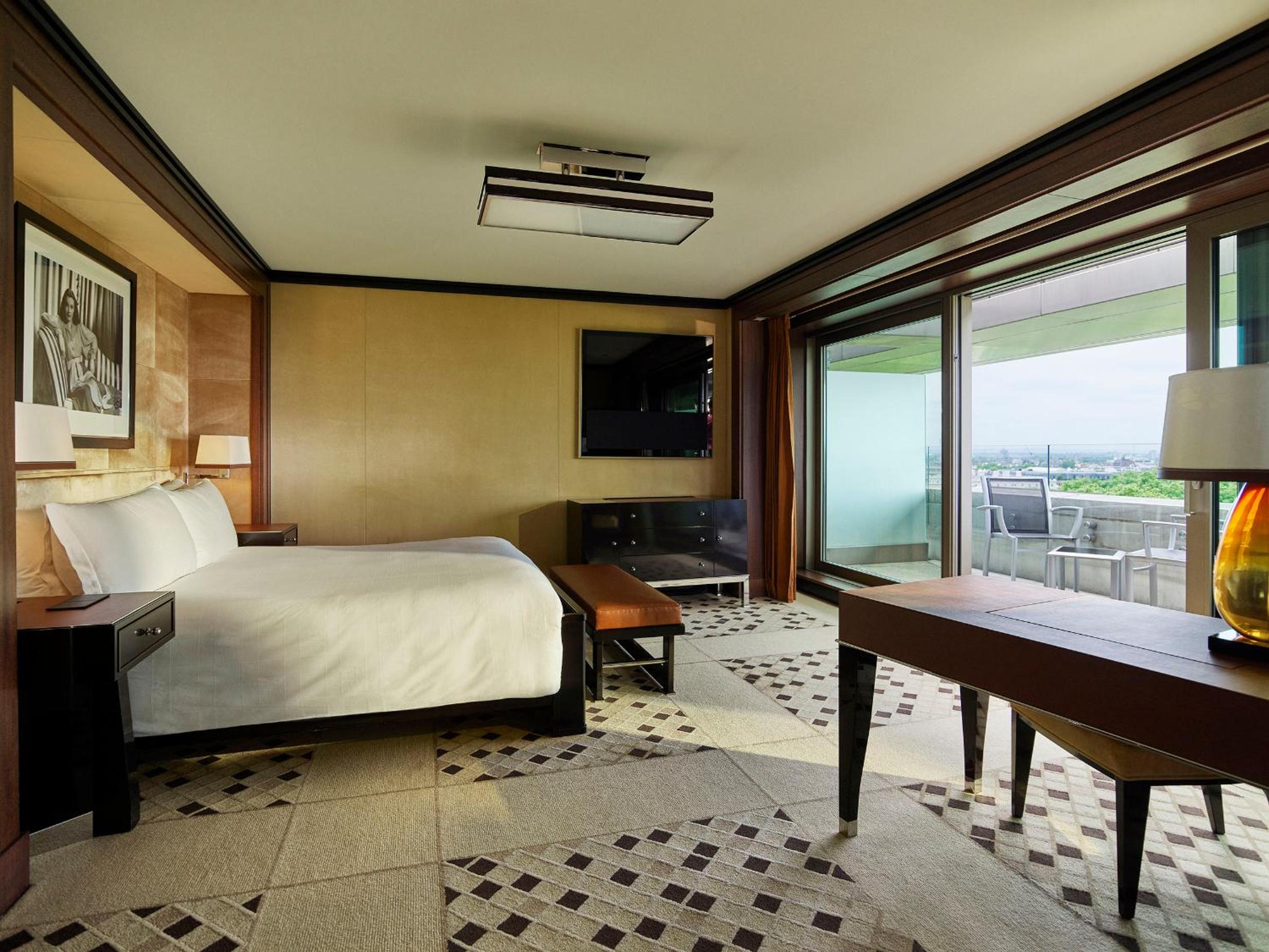 Hyde Park Balcony Suite photo 1