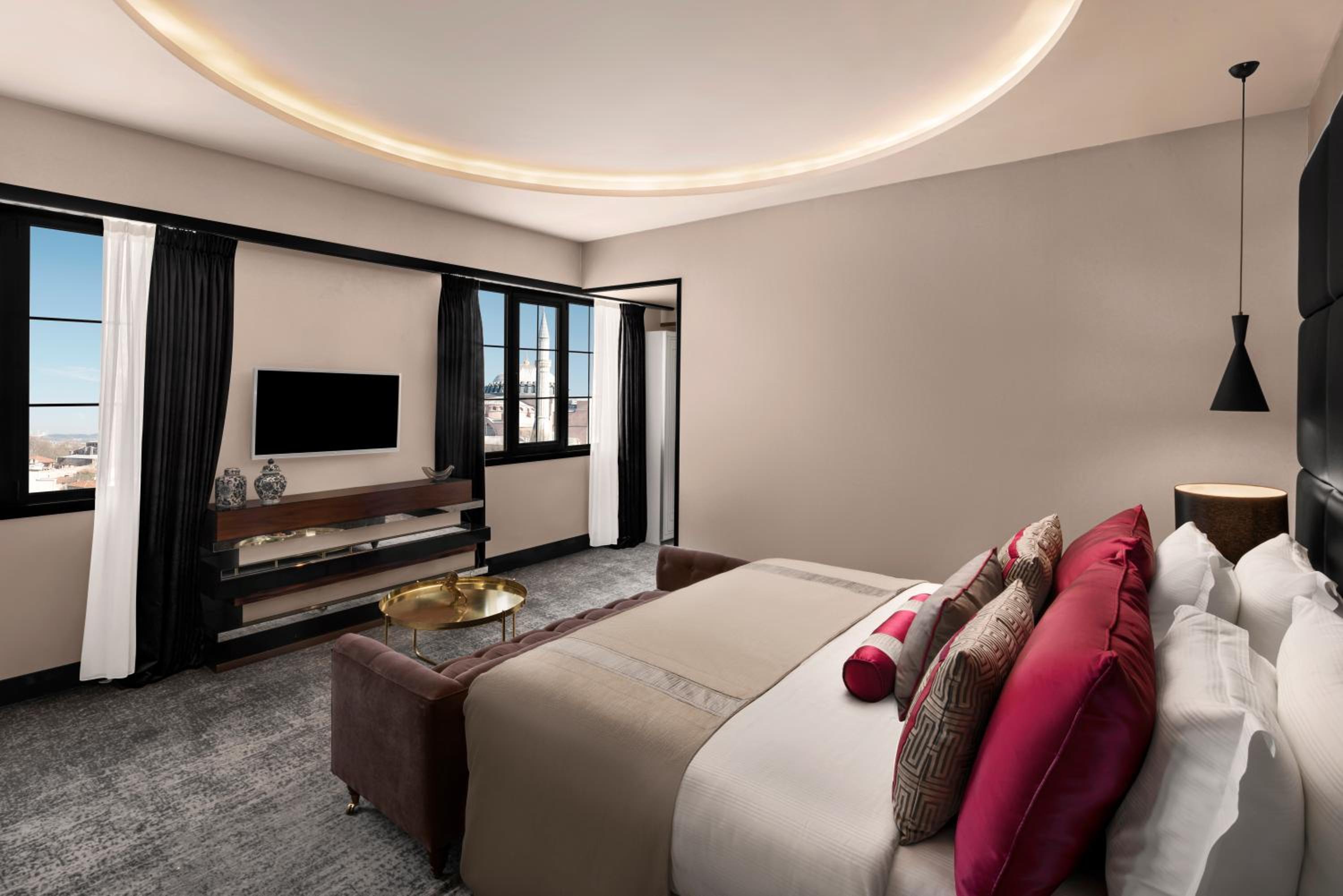 King Suite with Panoramic View