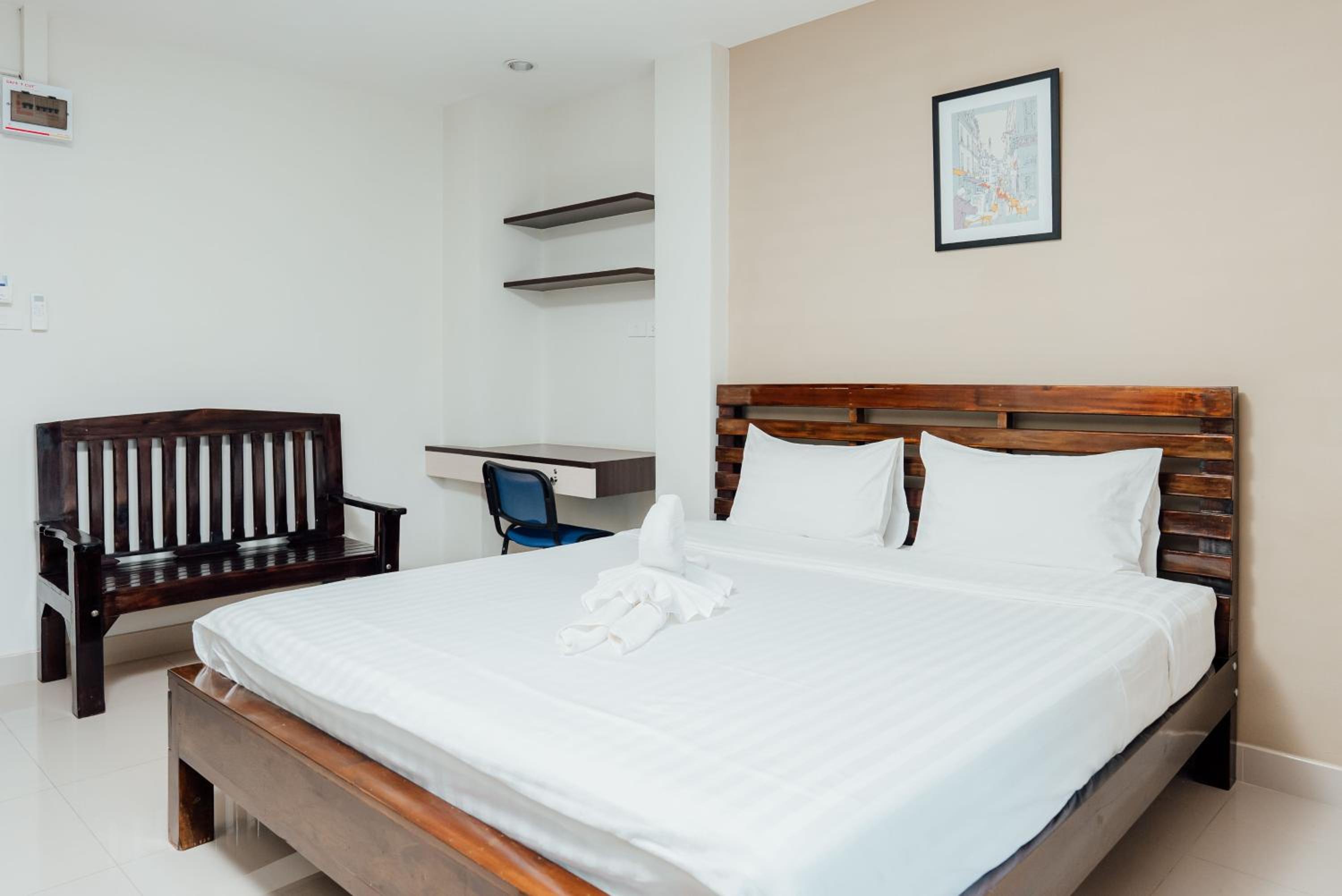 Standard King Room photo 3