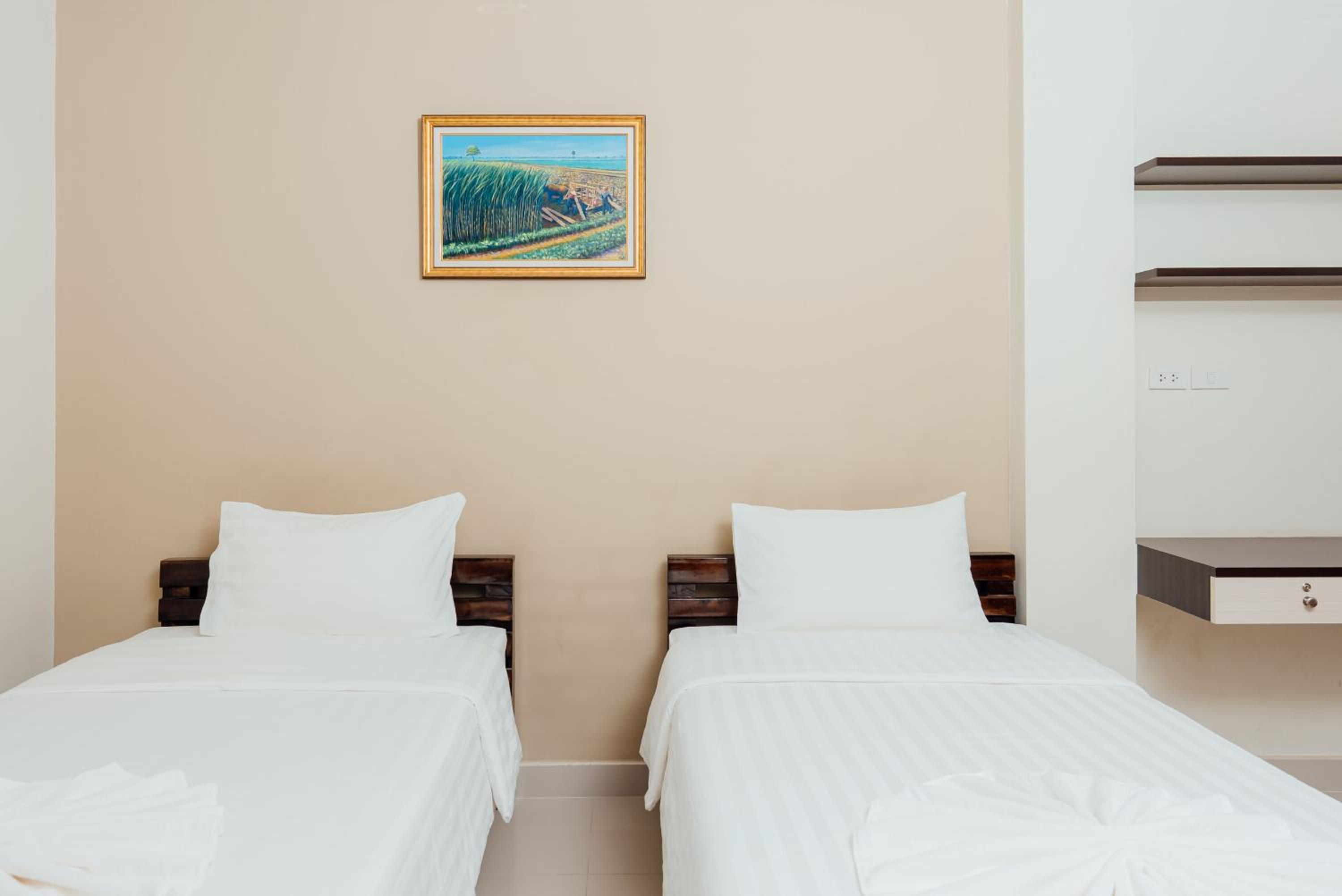 Standard Twin Room with Mountain View photo 2
