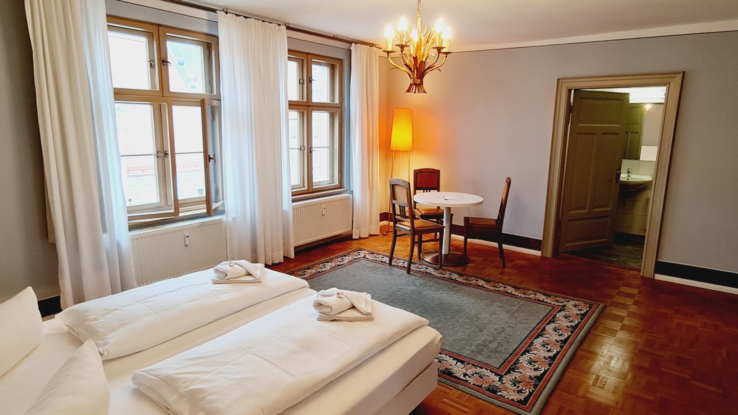 Standard Double Room - Photo 4