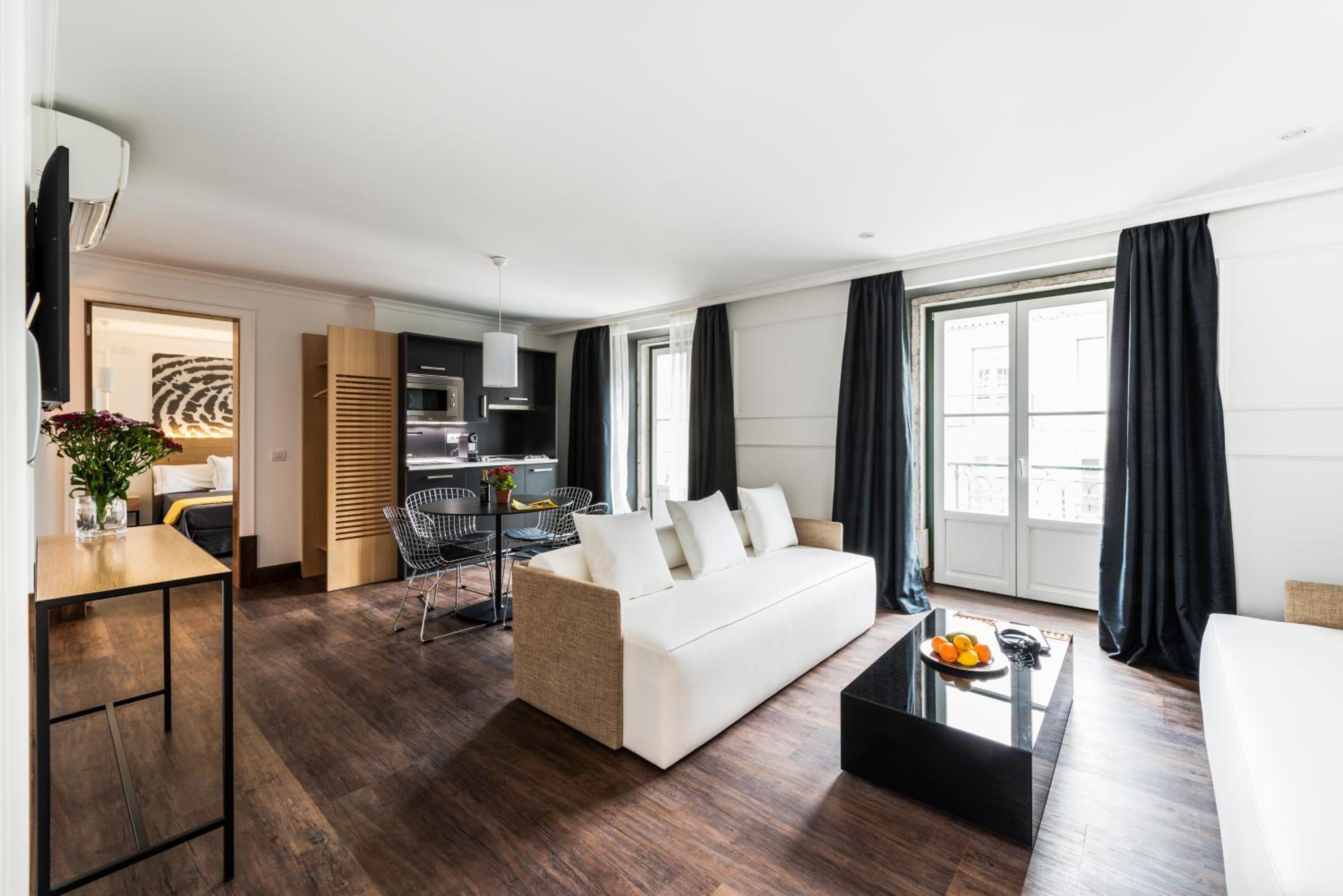 One-Bedroom Apartment Twin Beds