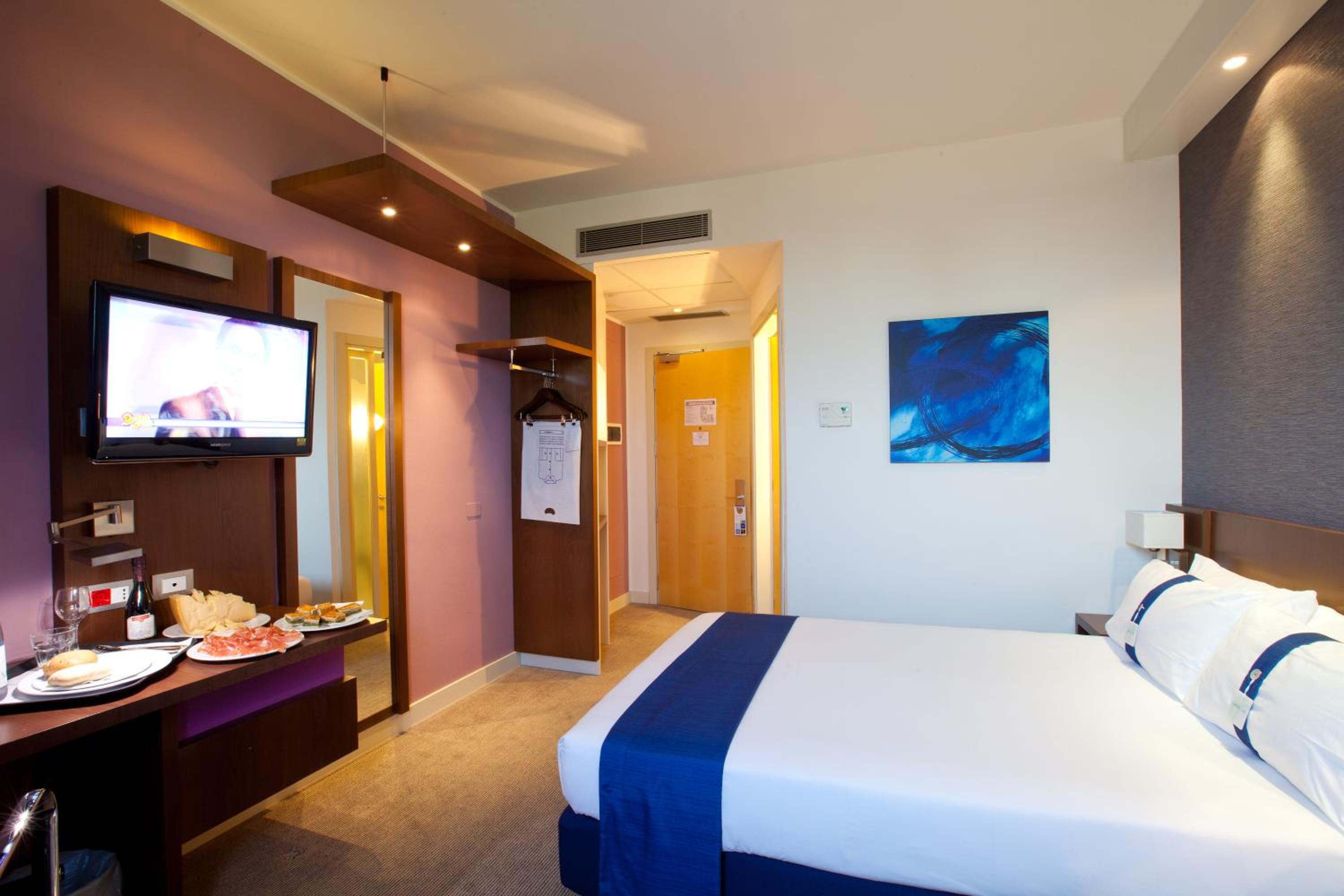 Standard Double Room with Sofa Bed - Photo 1