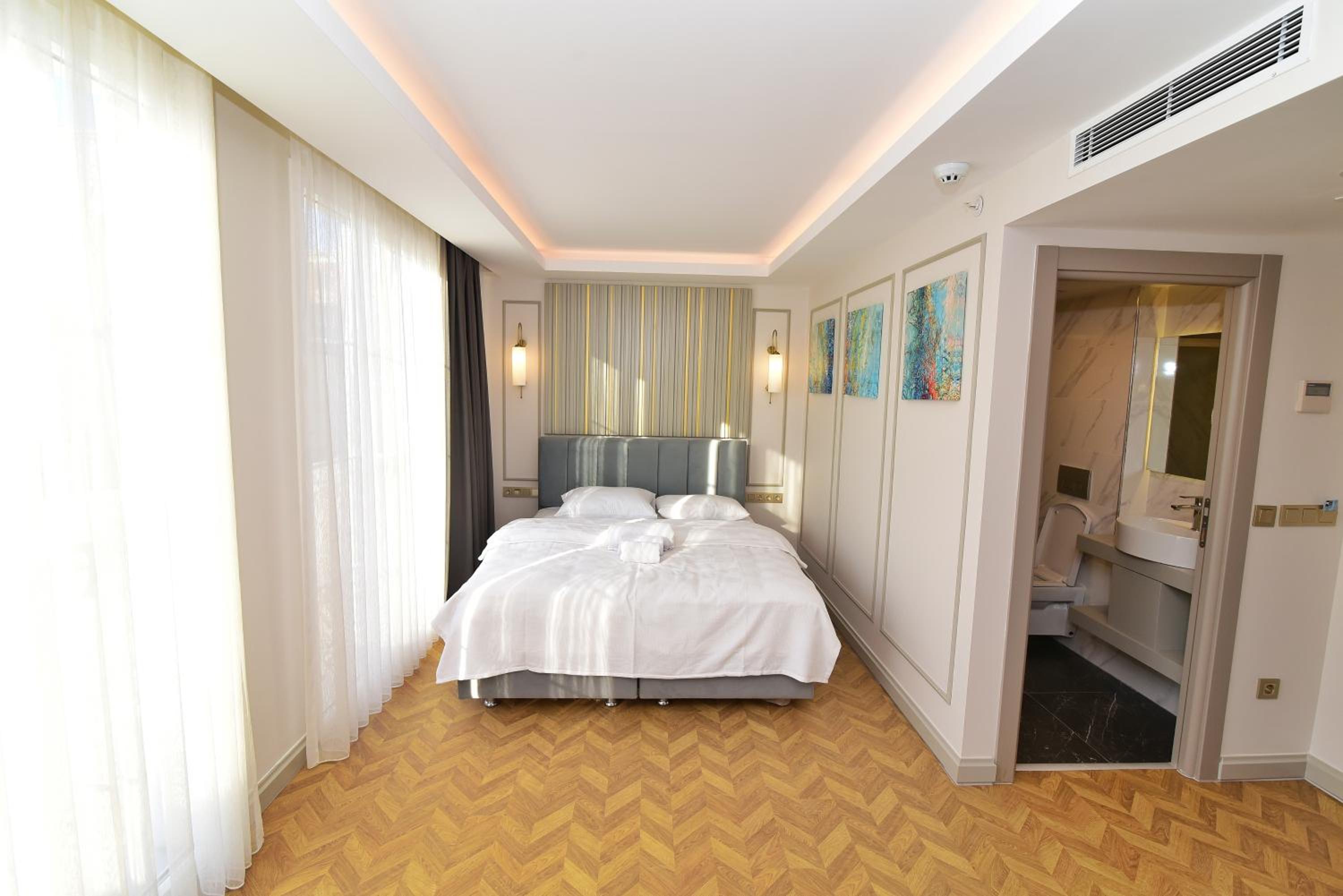 Deluxe Double Room with Balcony and Sea View photo 1