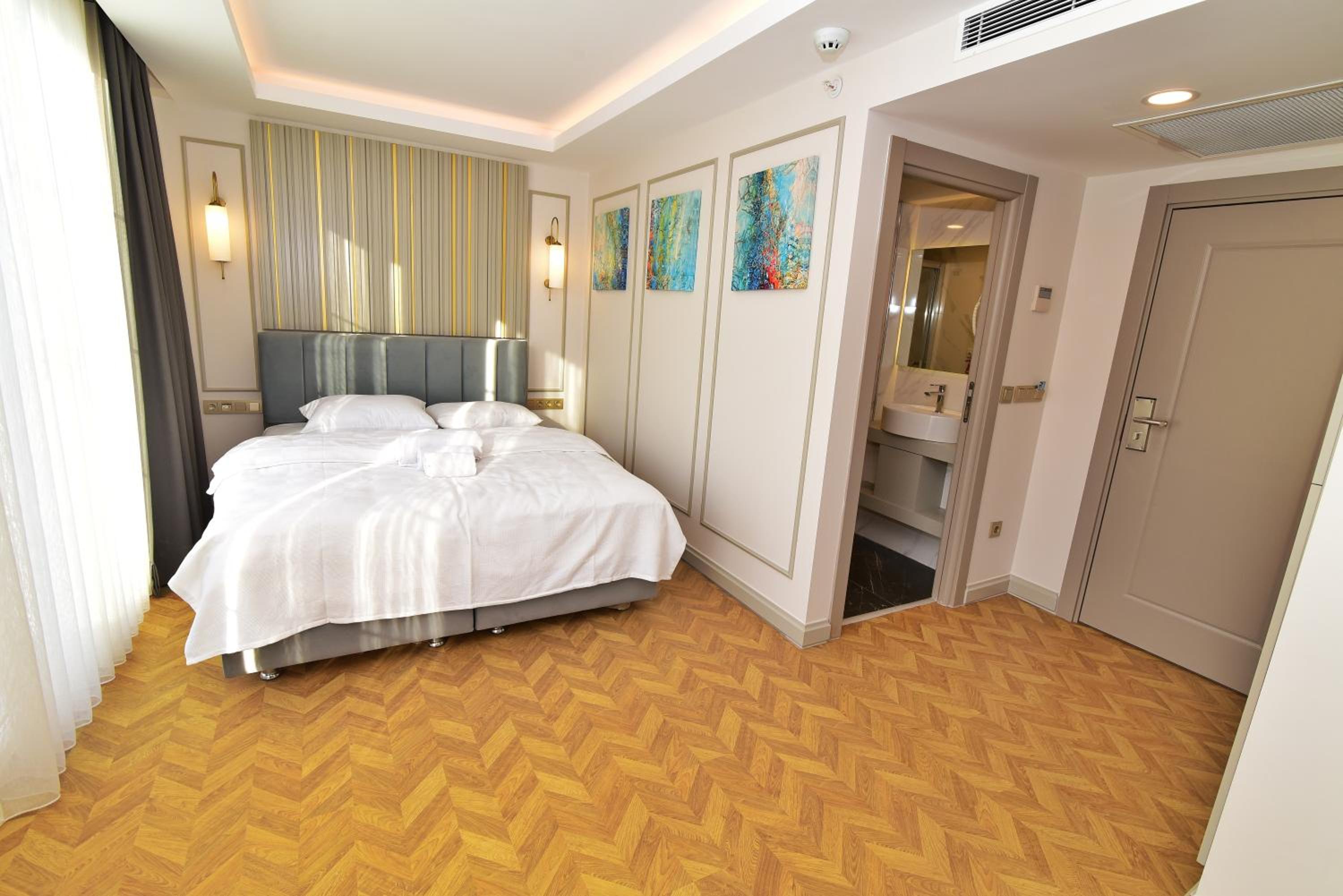 Deluxe Double Room with Balcony and Sea View photo 2