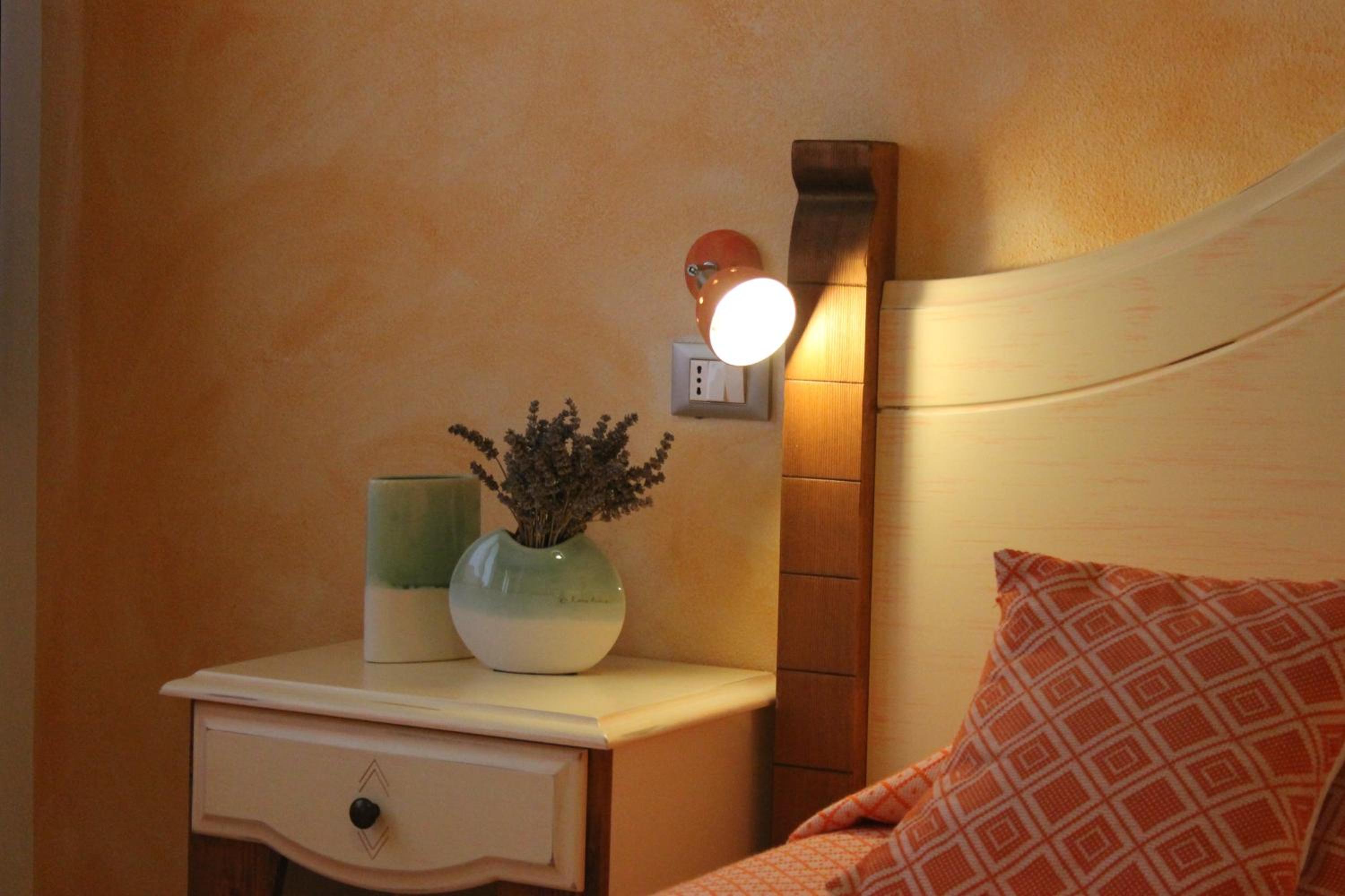 Double Room with Balcony - Photo 2