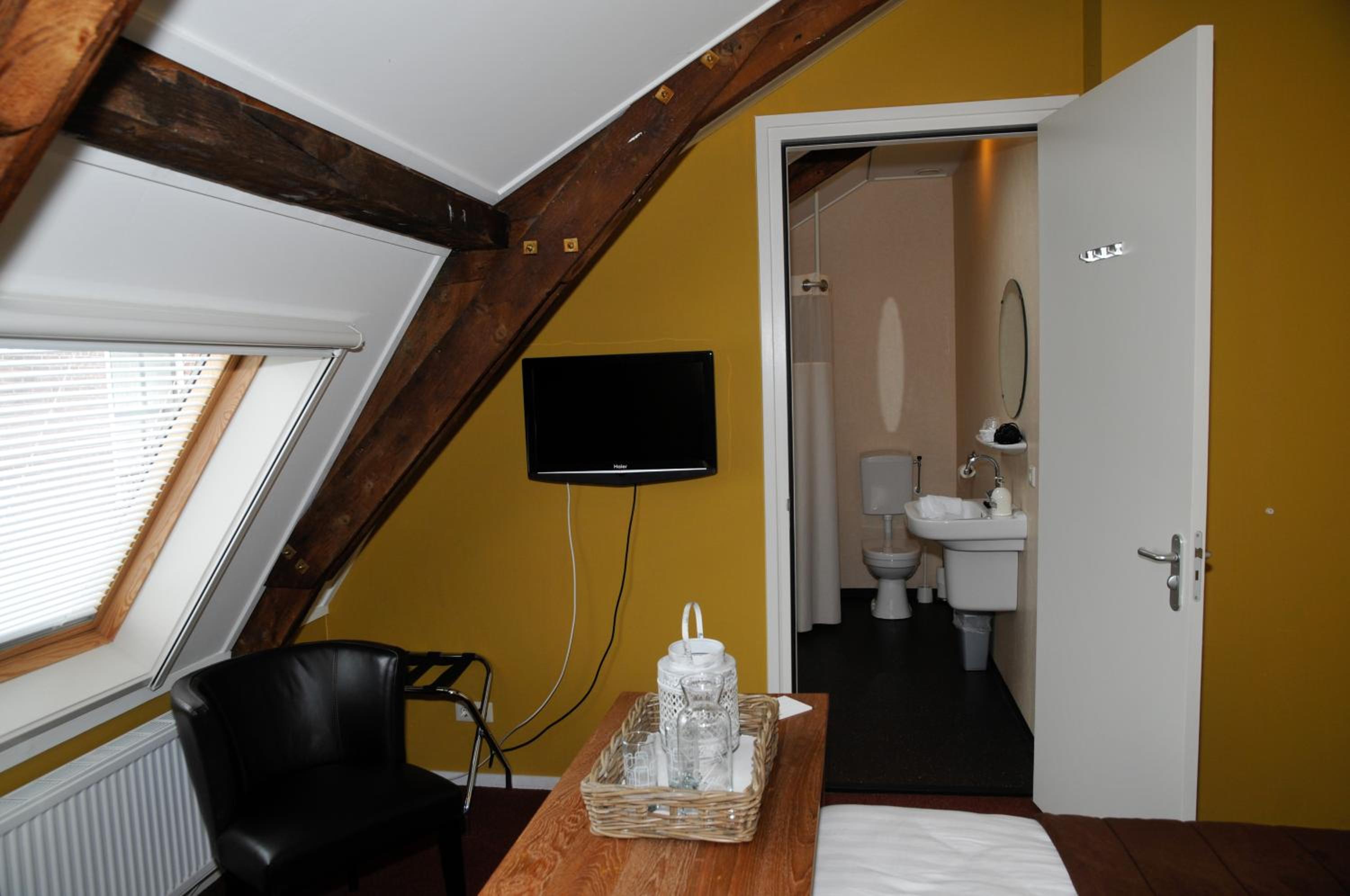 Double Room - Photo 14