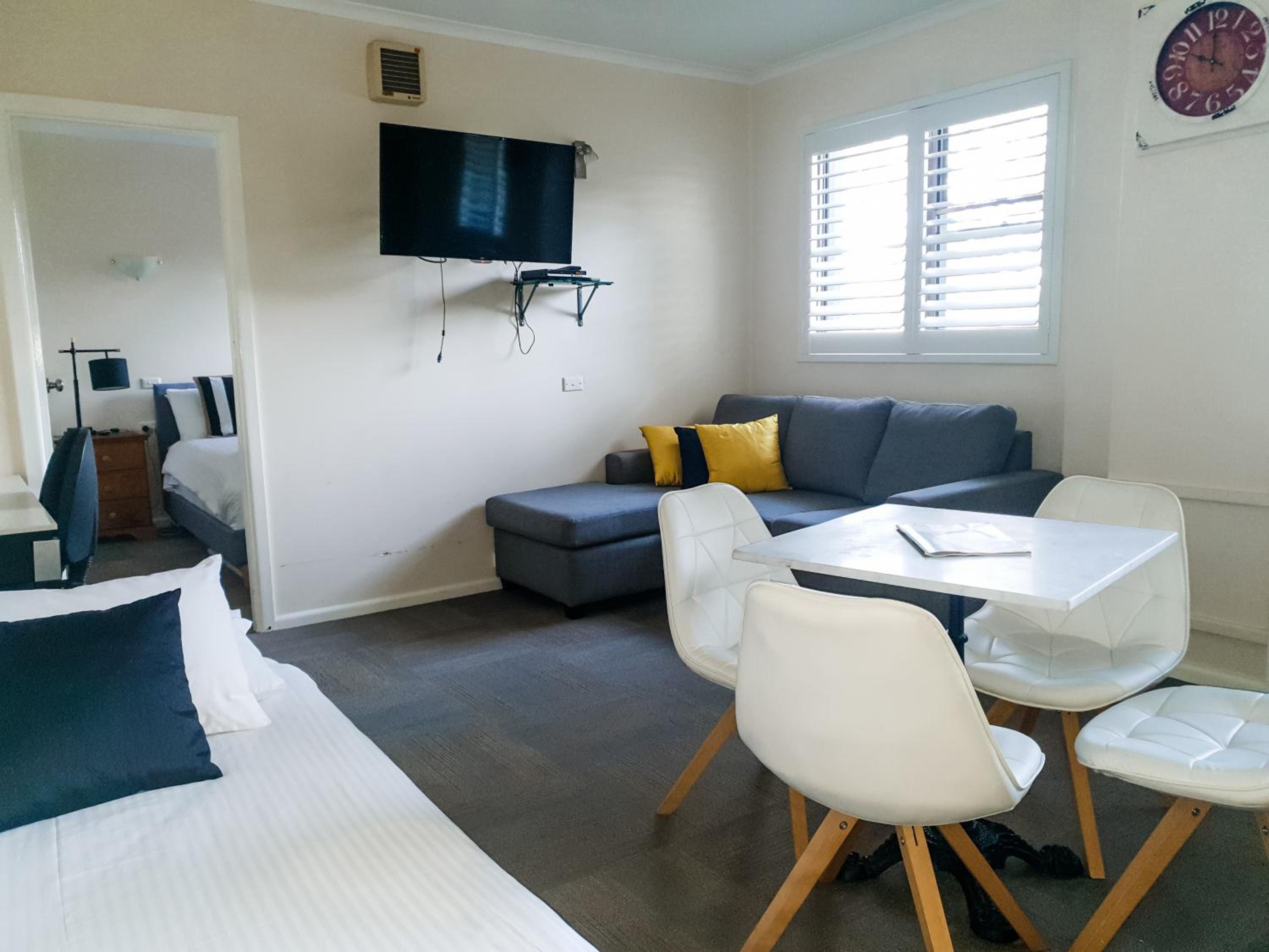 One-Bedroom Apartment with Views photo 2