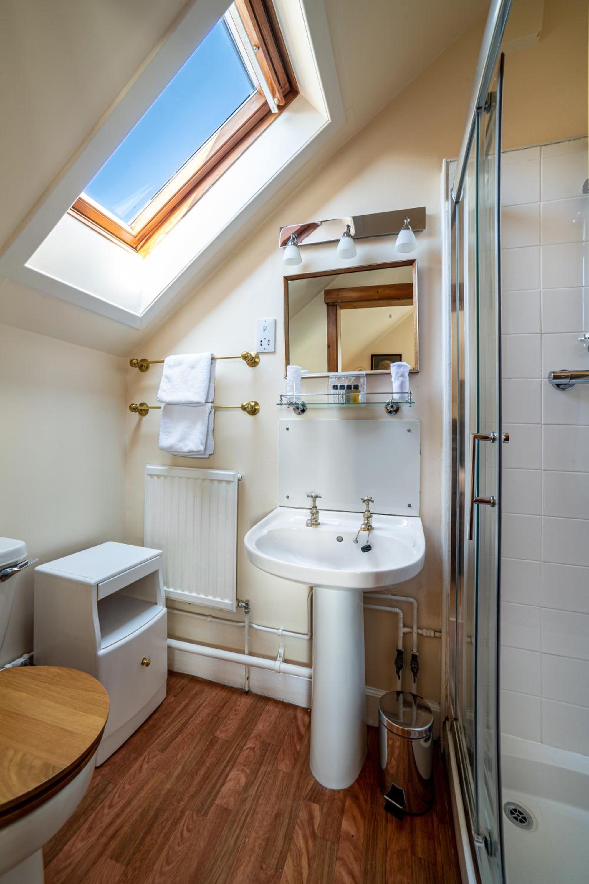 Double Room - Photo 8