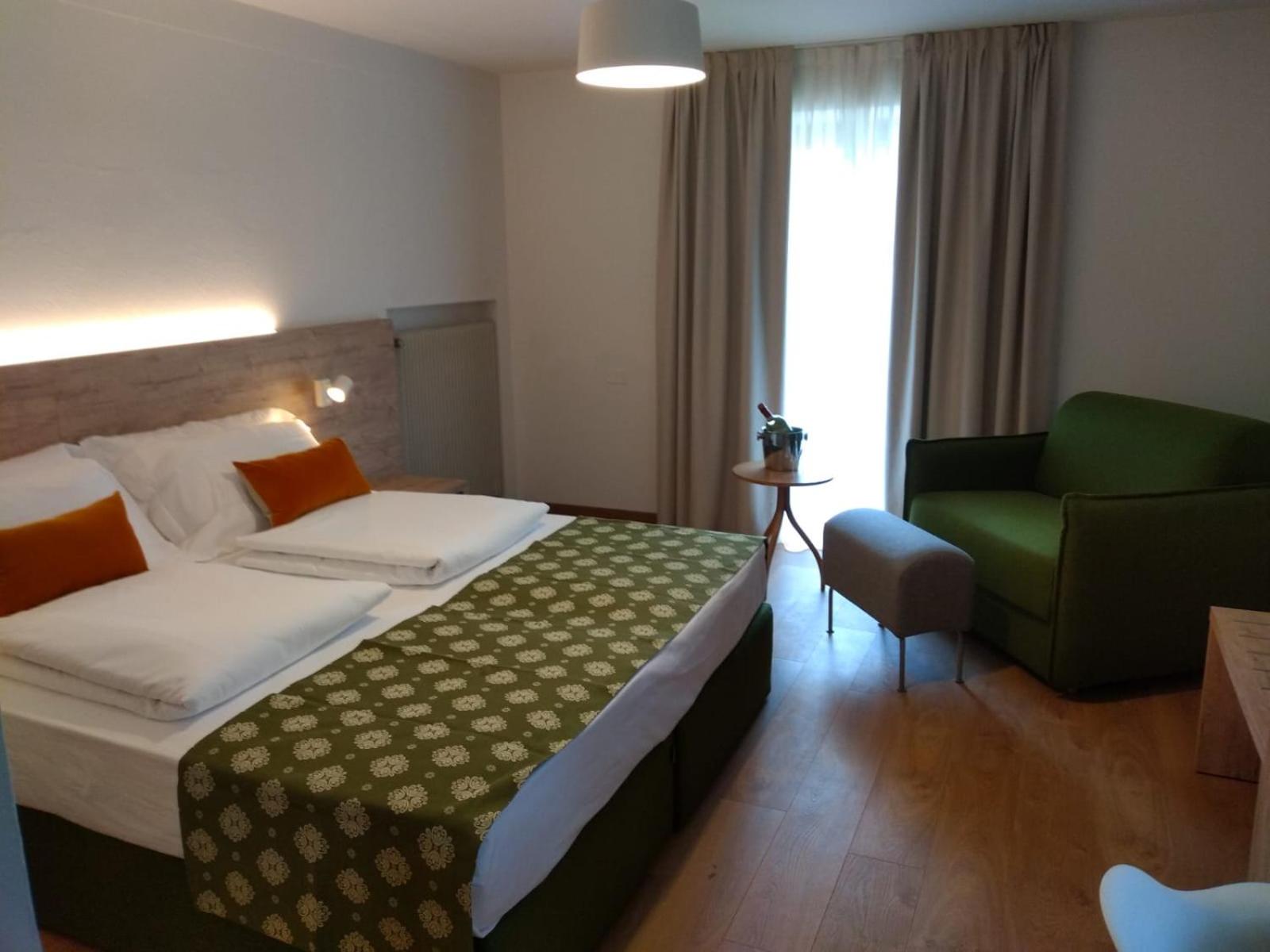 Deluxe Triple Room with Spa Access - Photo 1