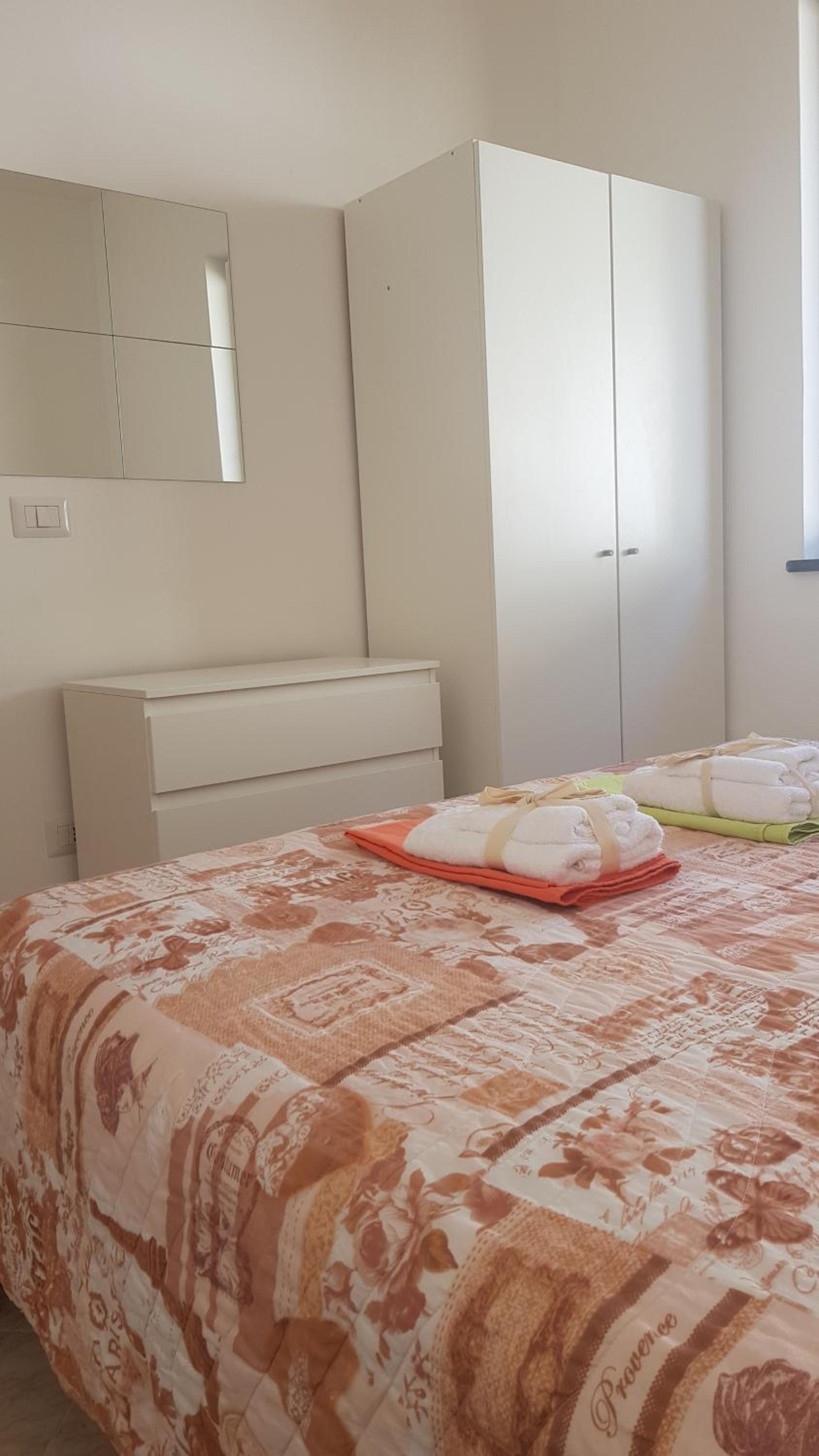 One-Bedroom Apartment photo 2