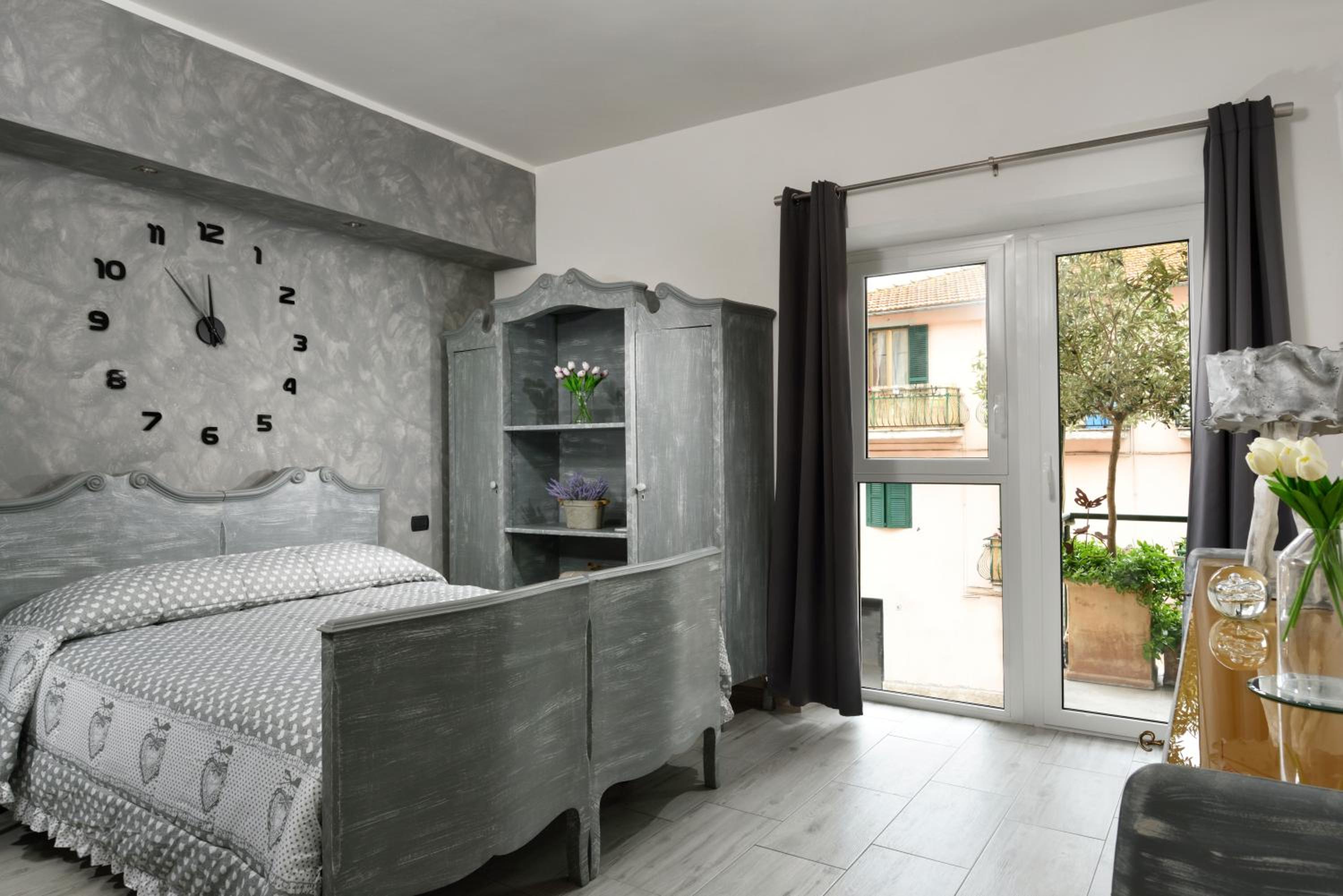 Apartment with Terrace - Photo 3