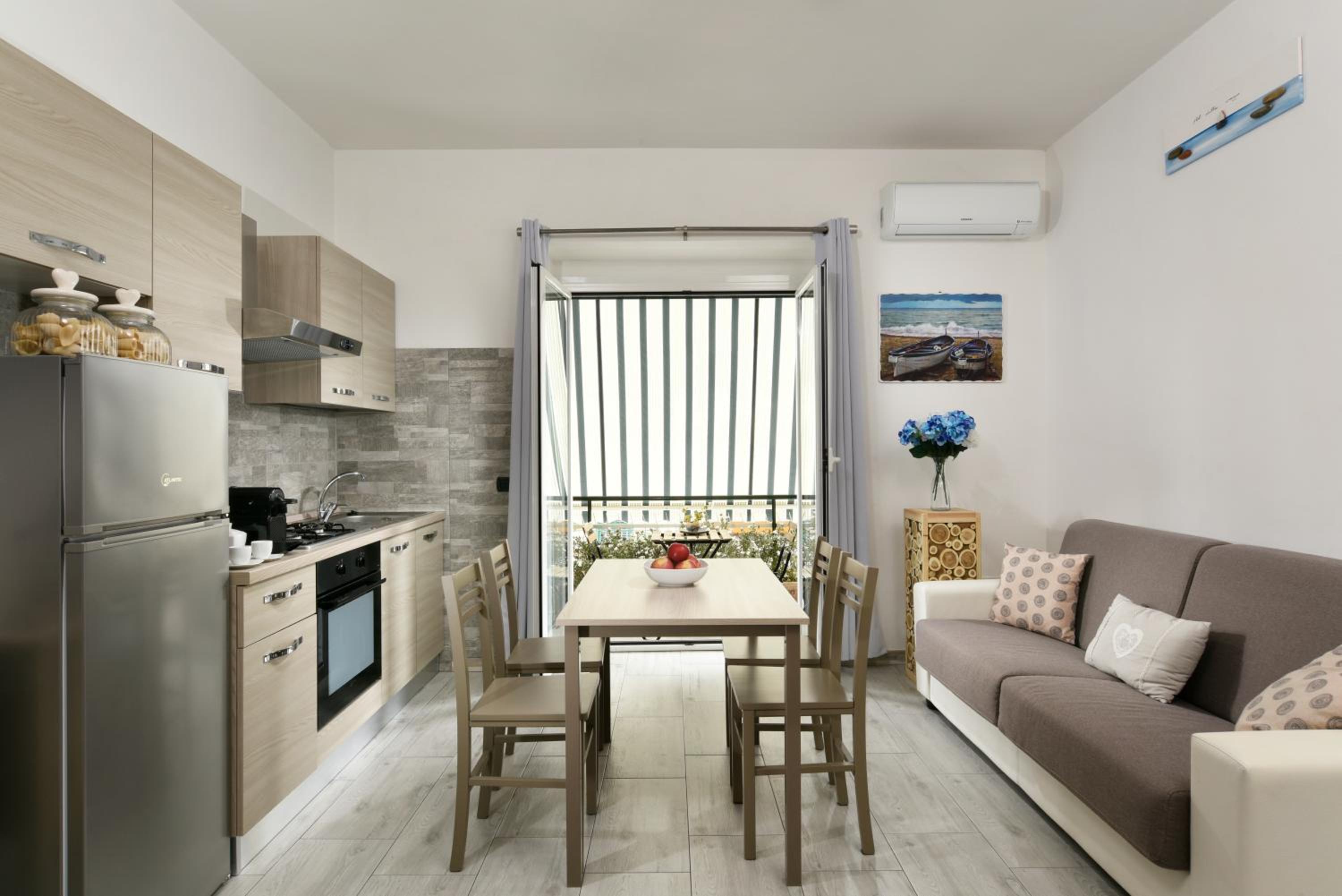 Apartment with Terrace - Photo 5