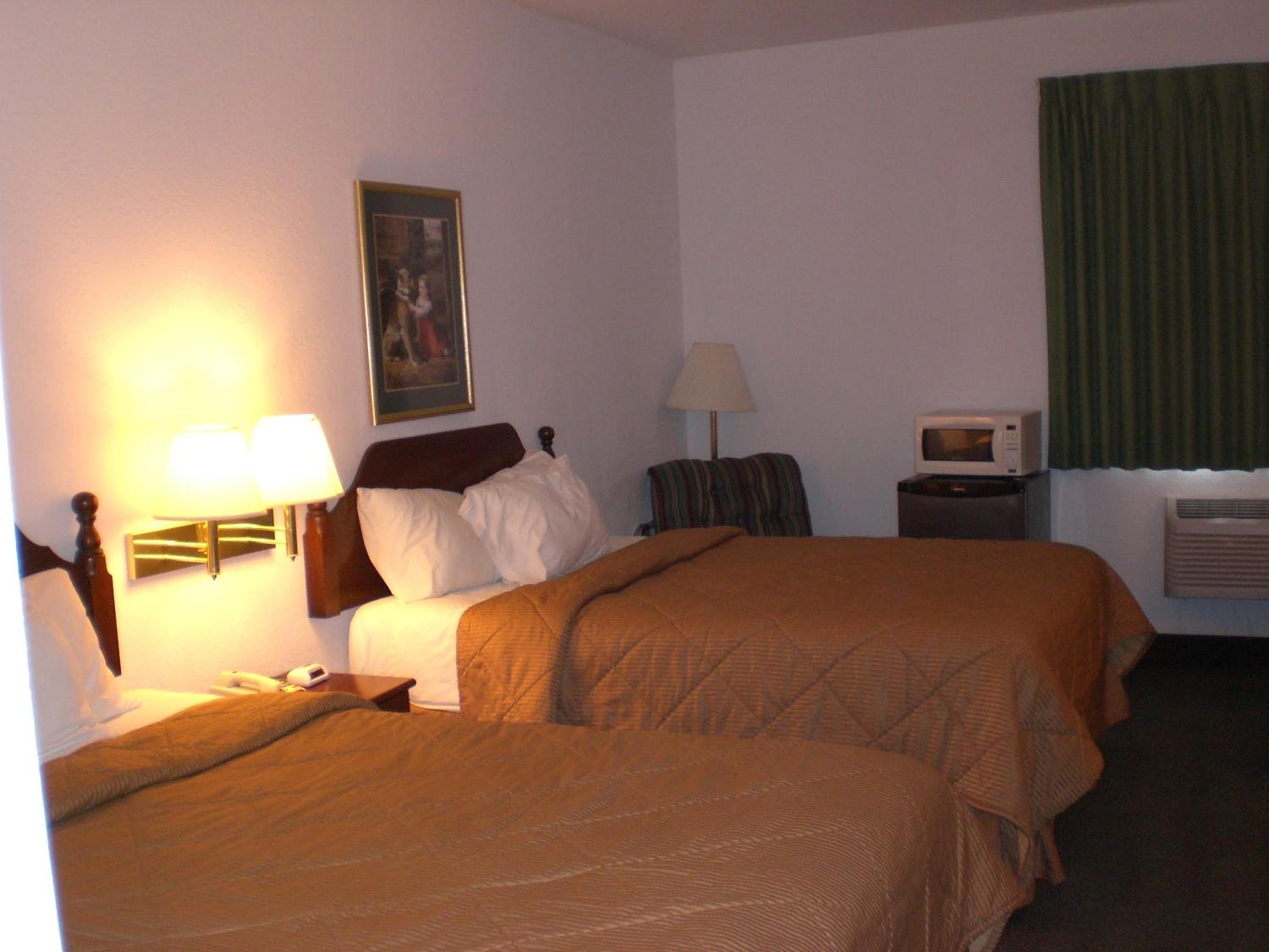 Queen Room with Two Queen Beds - Non-Smoking photo 1