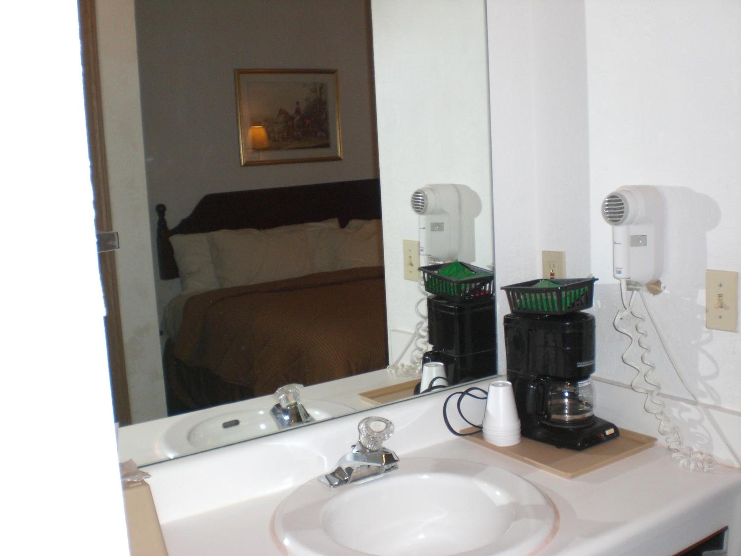 King Room - Non-Smoking photo 2