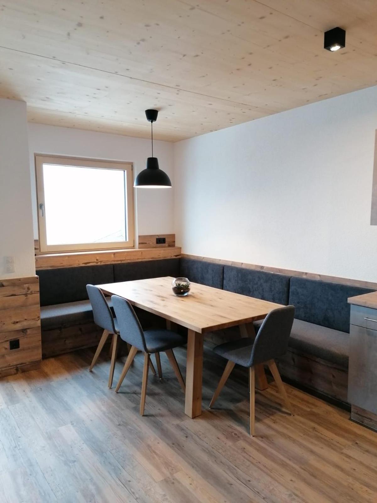 Apartment with Balcony - Photo 4