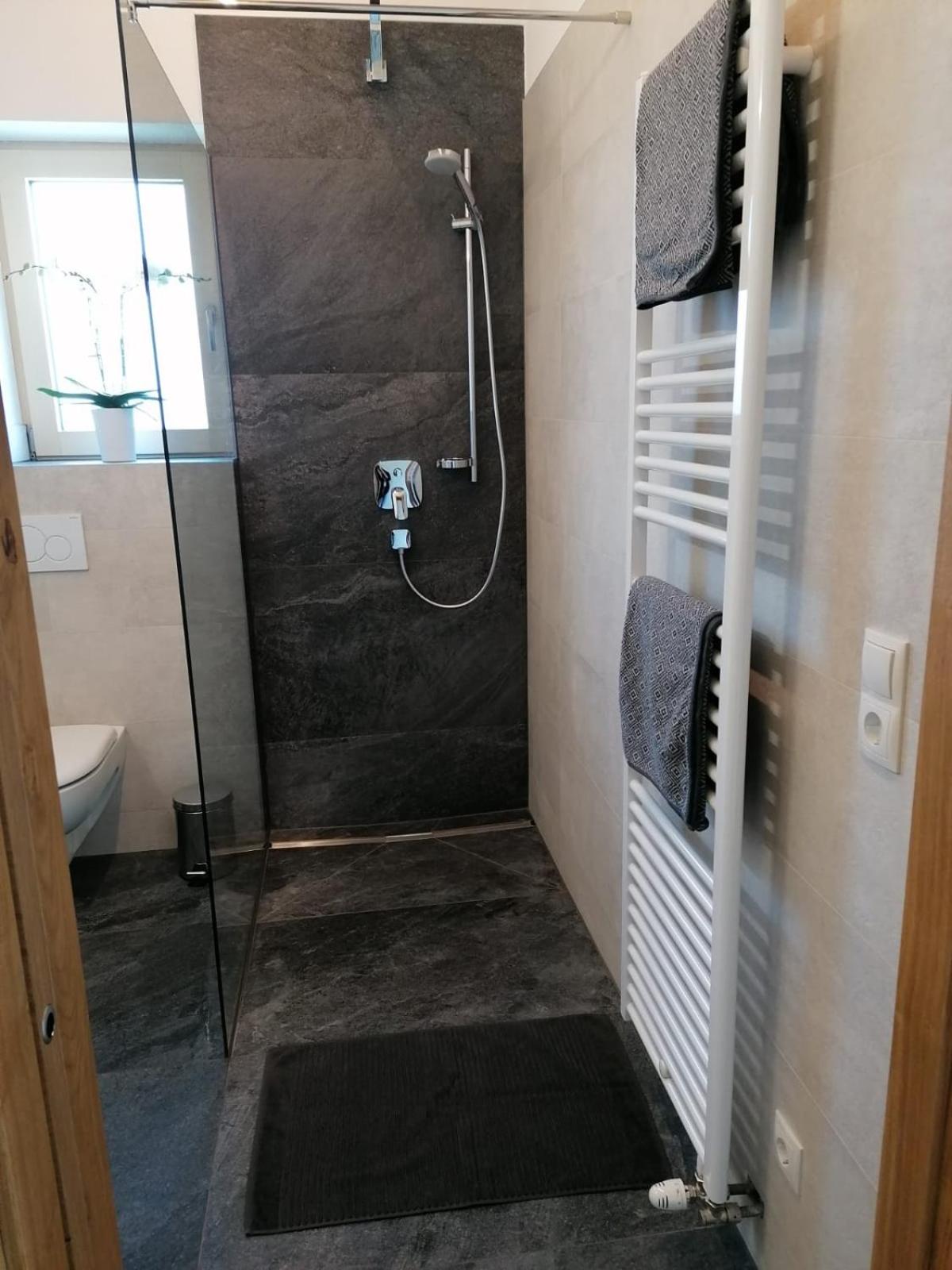 Double Room with Private Bathroom - Photo 12