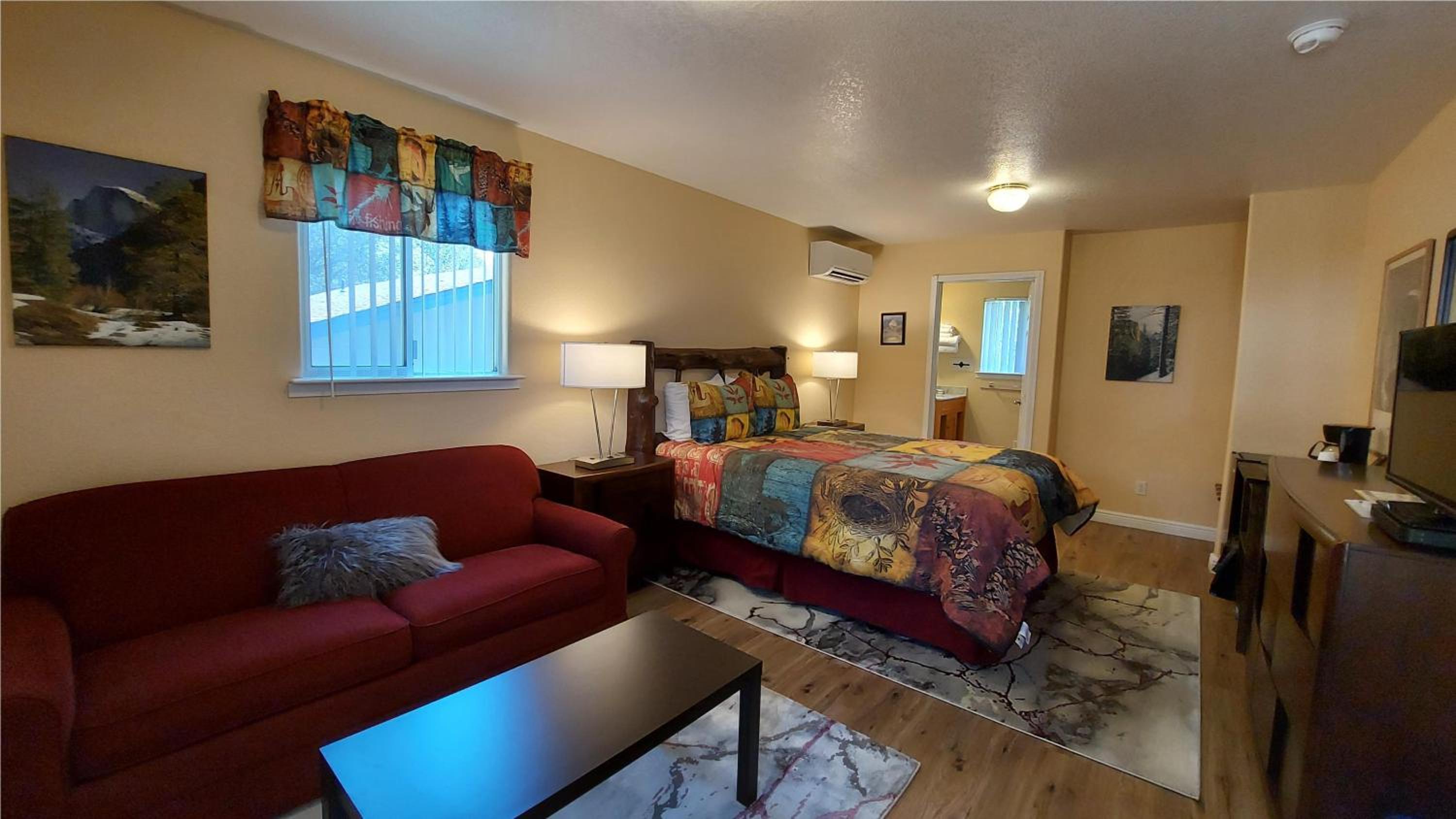 Queen Room with Balcony photo 2
