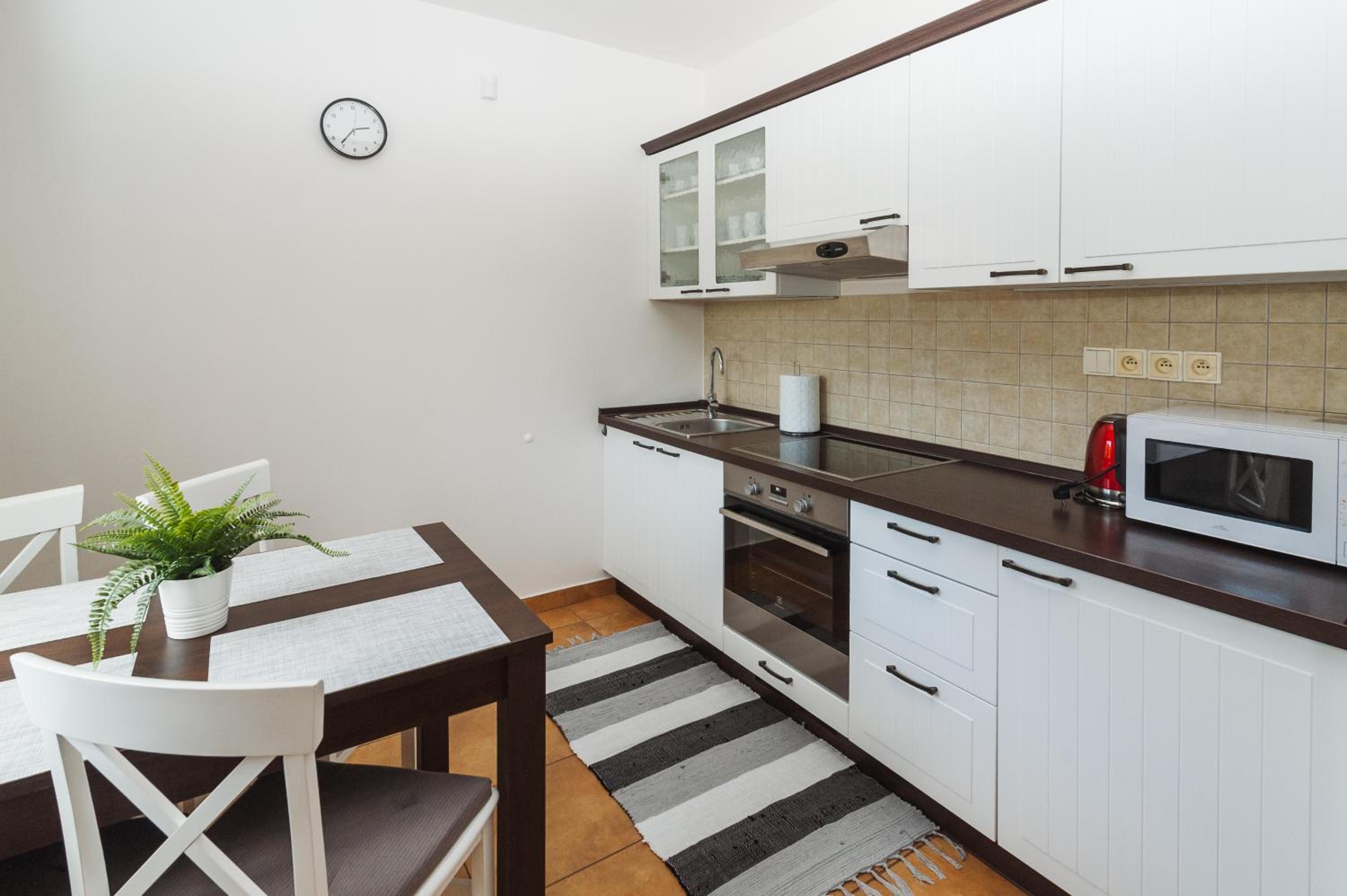 One-Bedroom Apartment - Photo 7