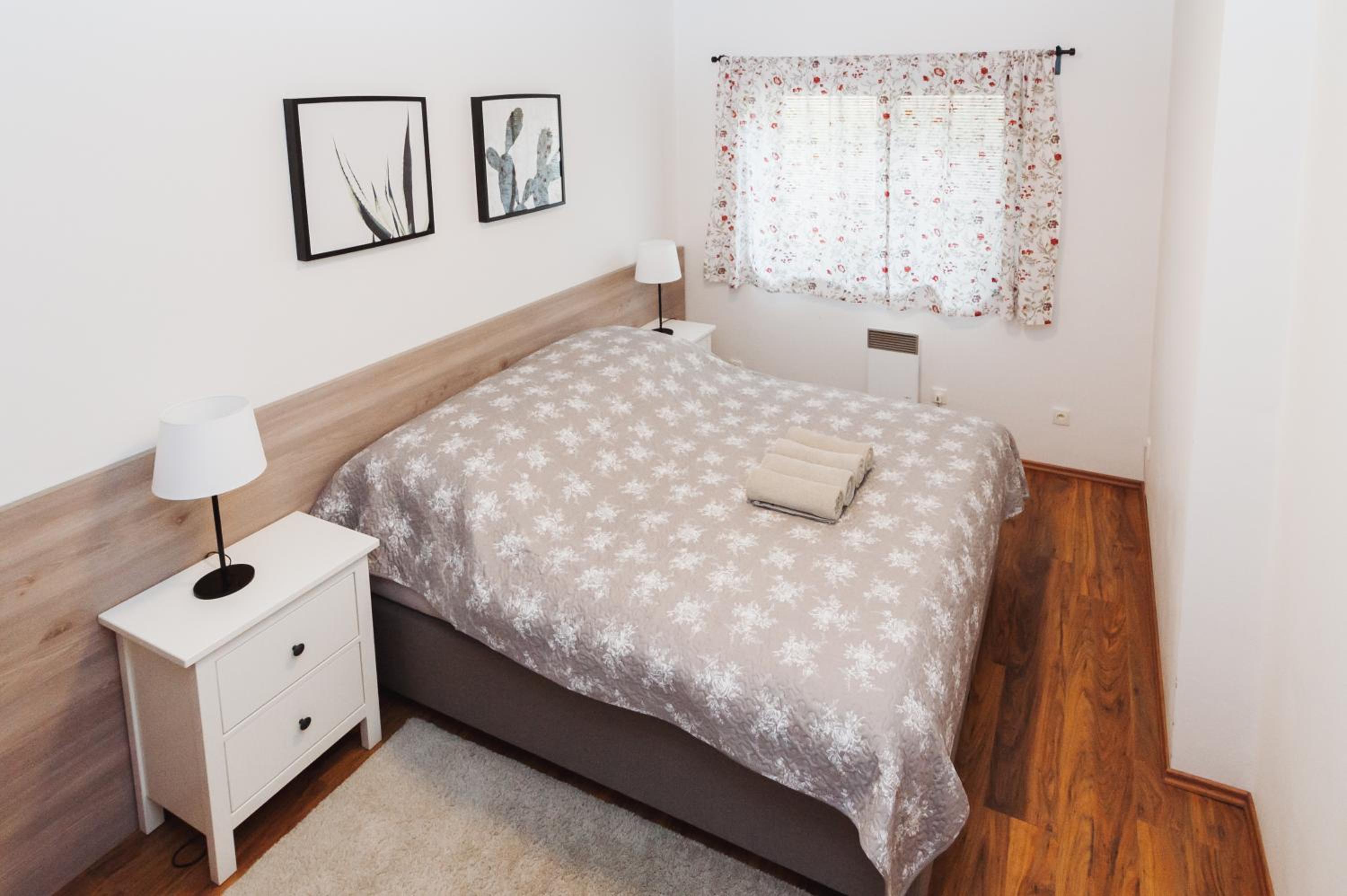 One-Bedroom Apartment - Photo 8