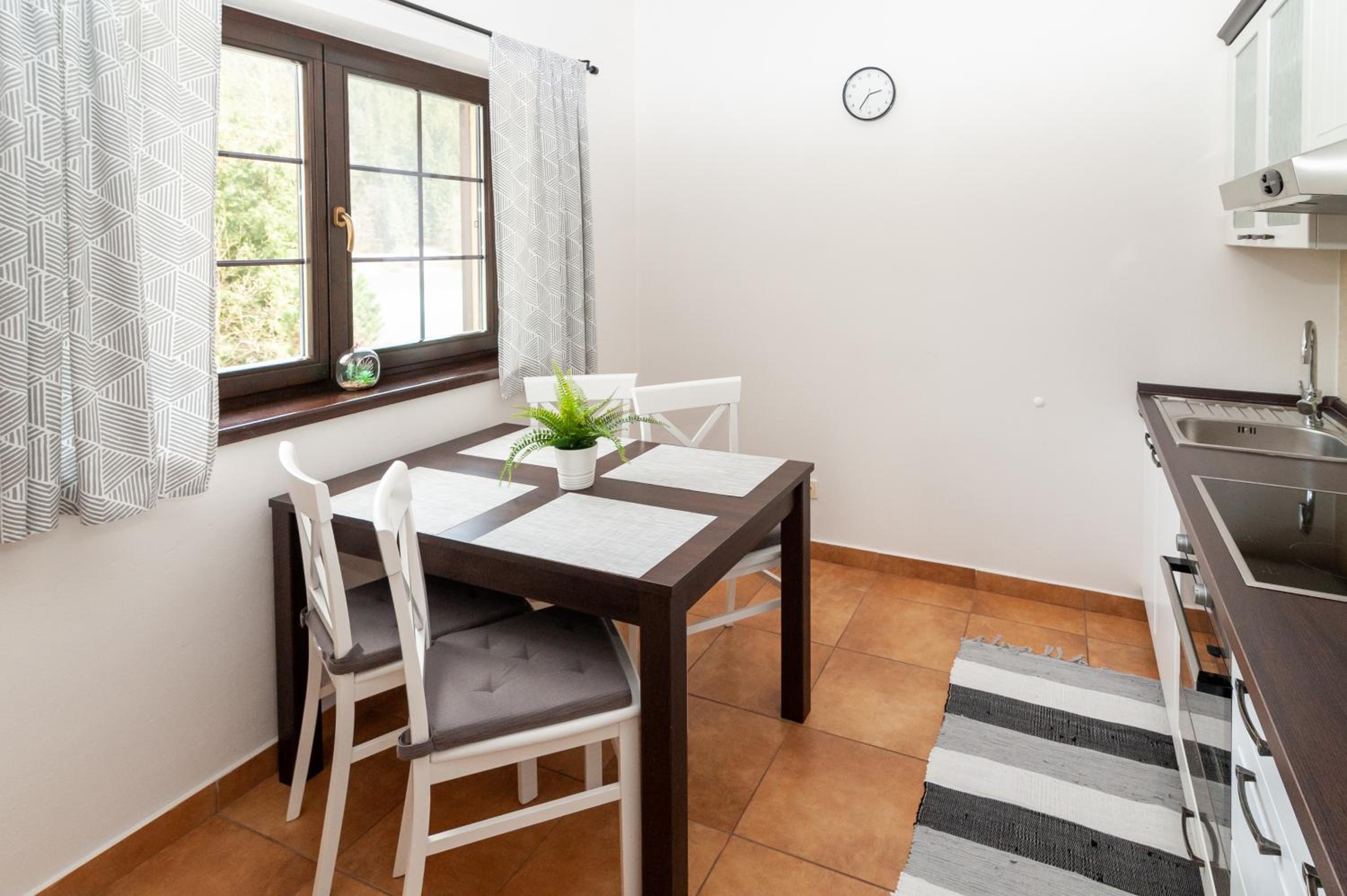 One-Bedroom Apartment - Photo 12