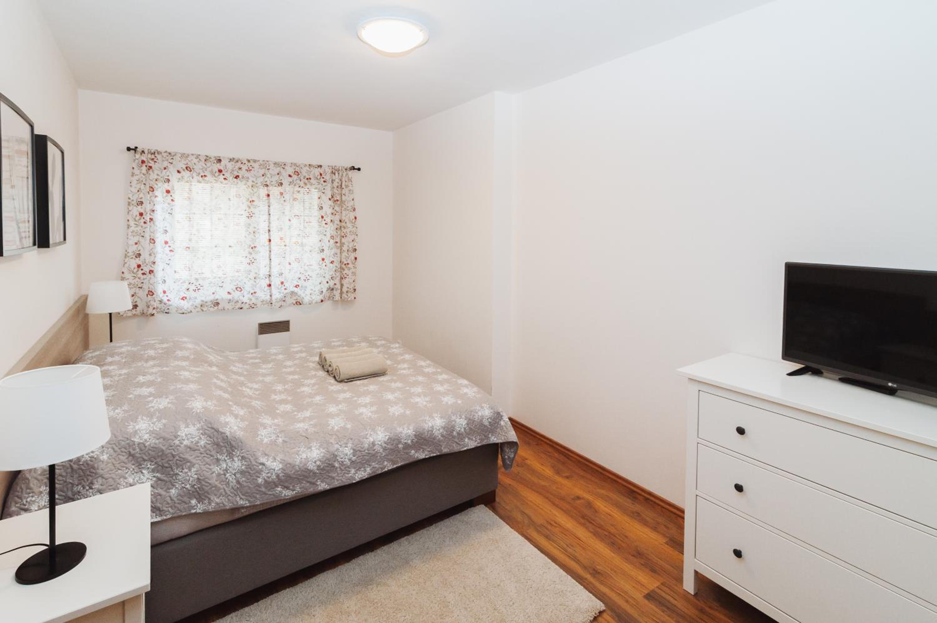 One-Bedroom Apartment - Photo 14