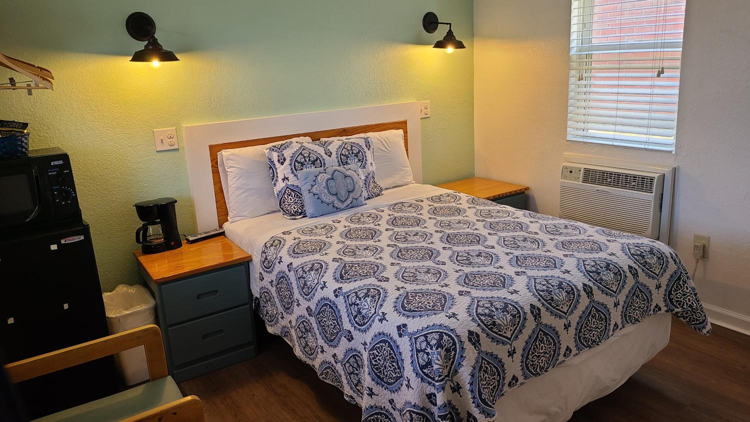 Standard Queen Room