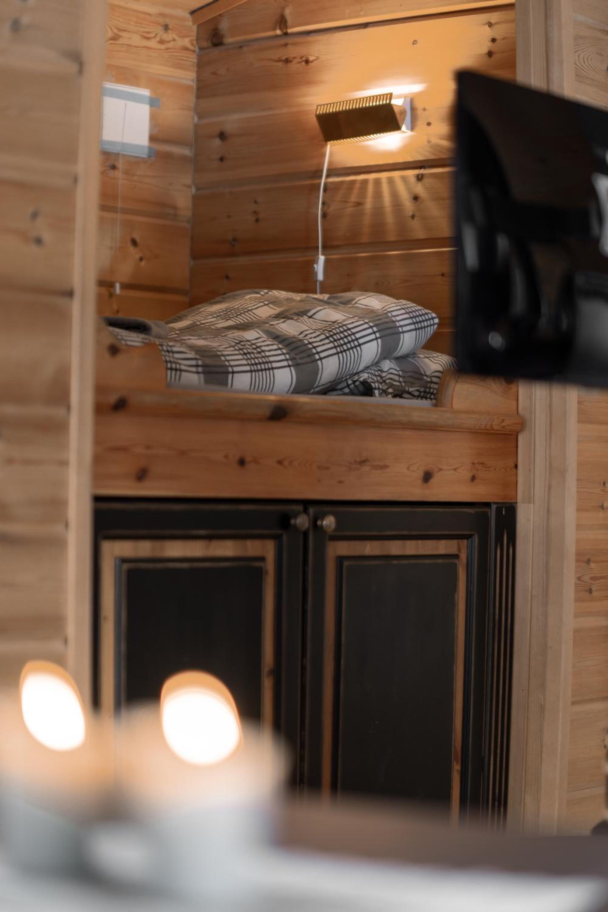 Two-Bedroom Cottage - Photo 4