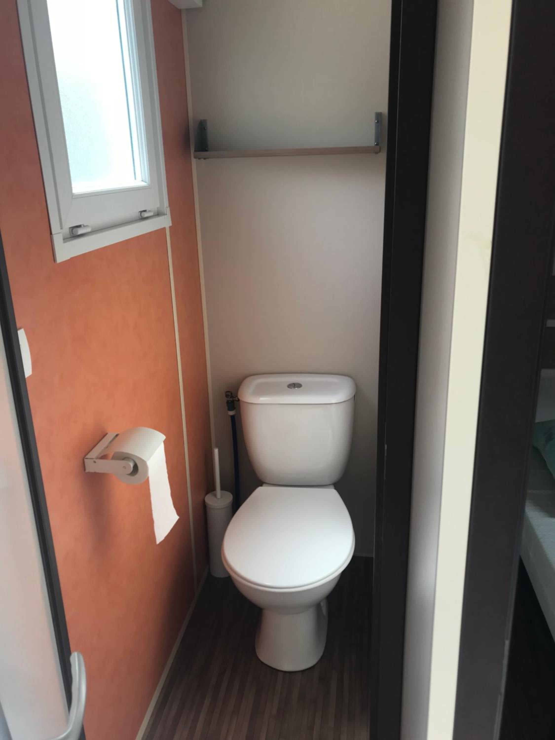 Mobile Home - Photo 10