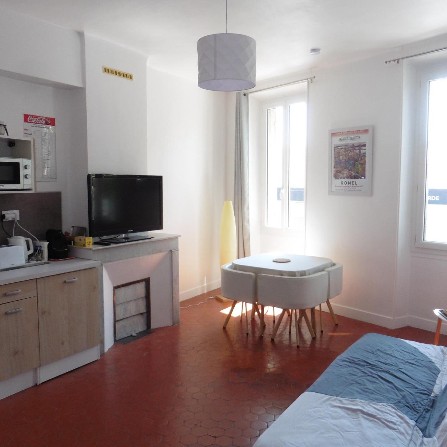 One-Bedroom Apartment photo 3