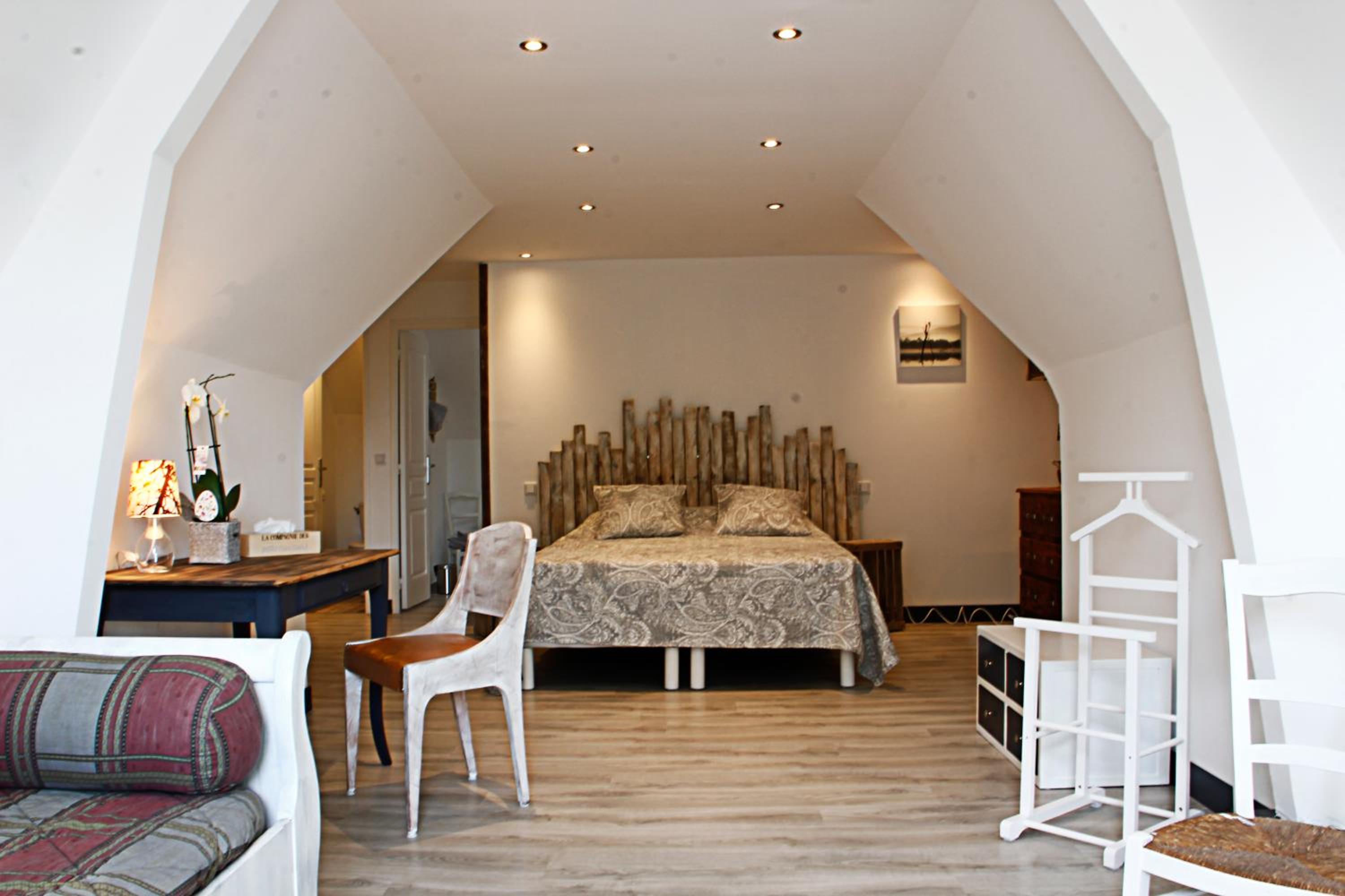 Deluxe Room - Photo 8