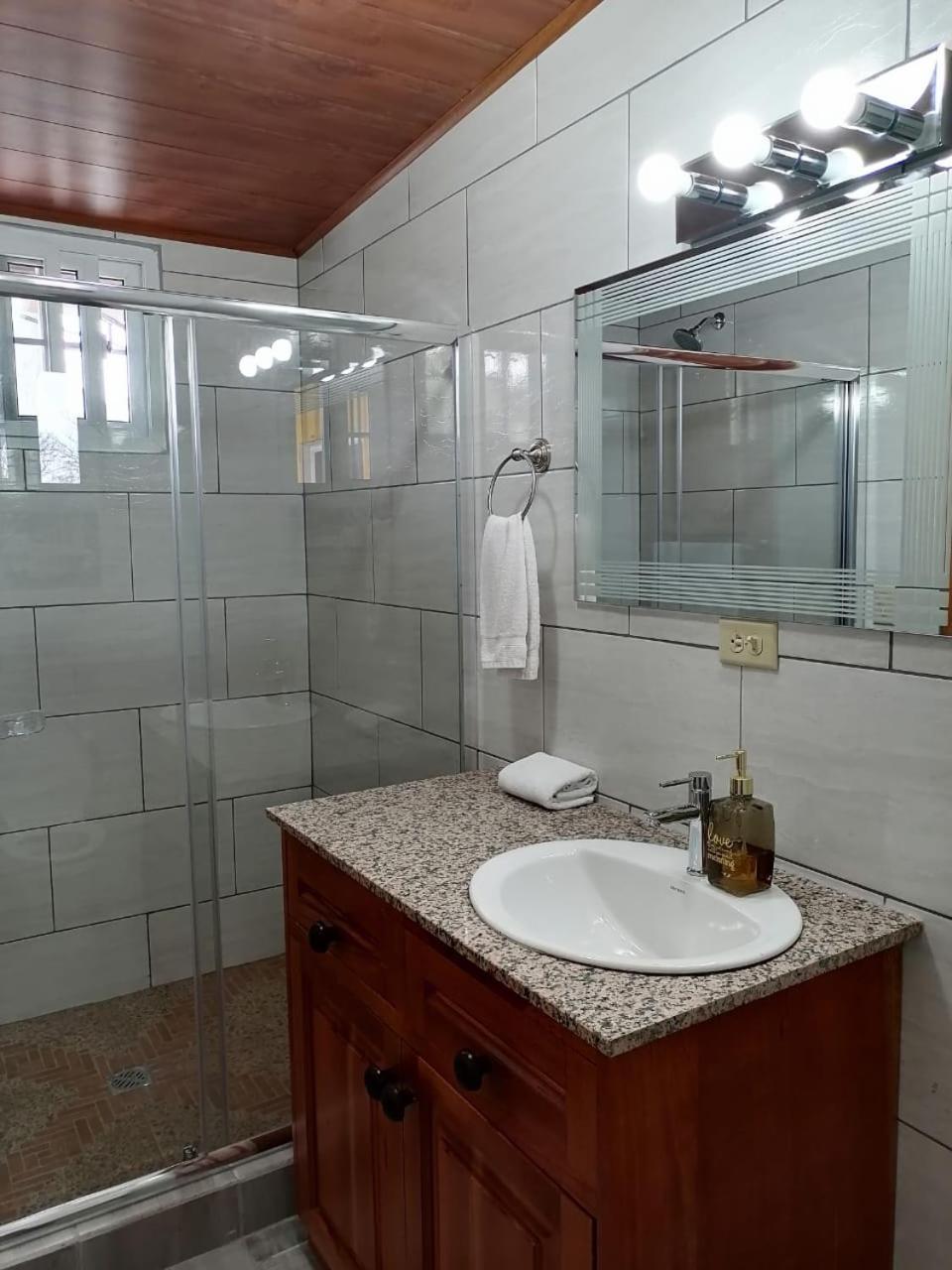 Family Room with Private Bathroom photo 3