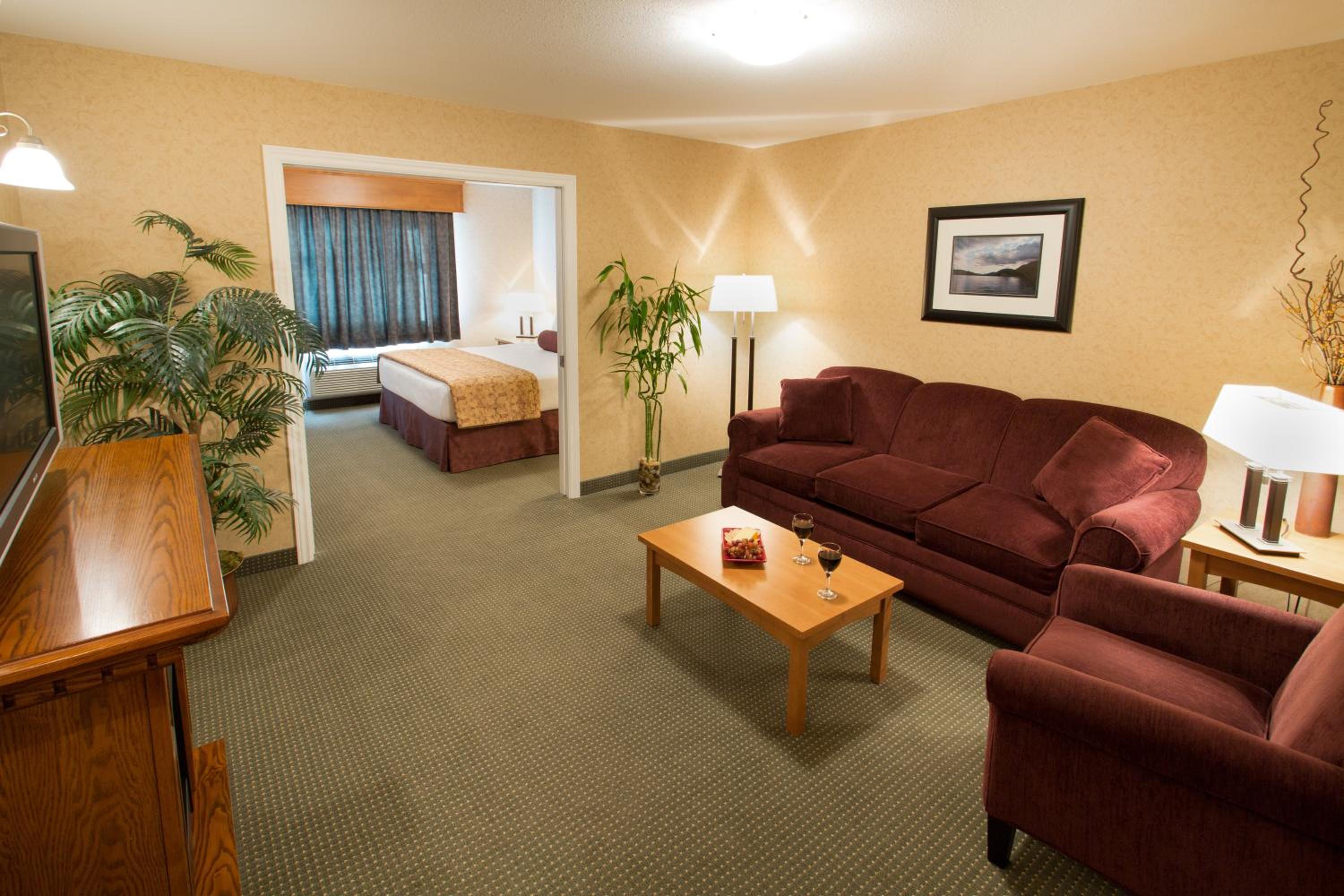 King Suite with Sofa Bed - Non-Smoking photo 1
