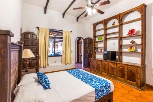 Queen Room with Pool View photo 2