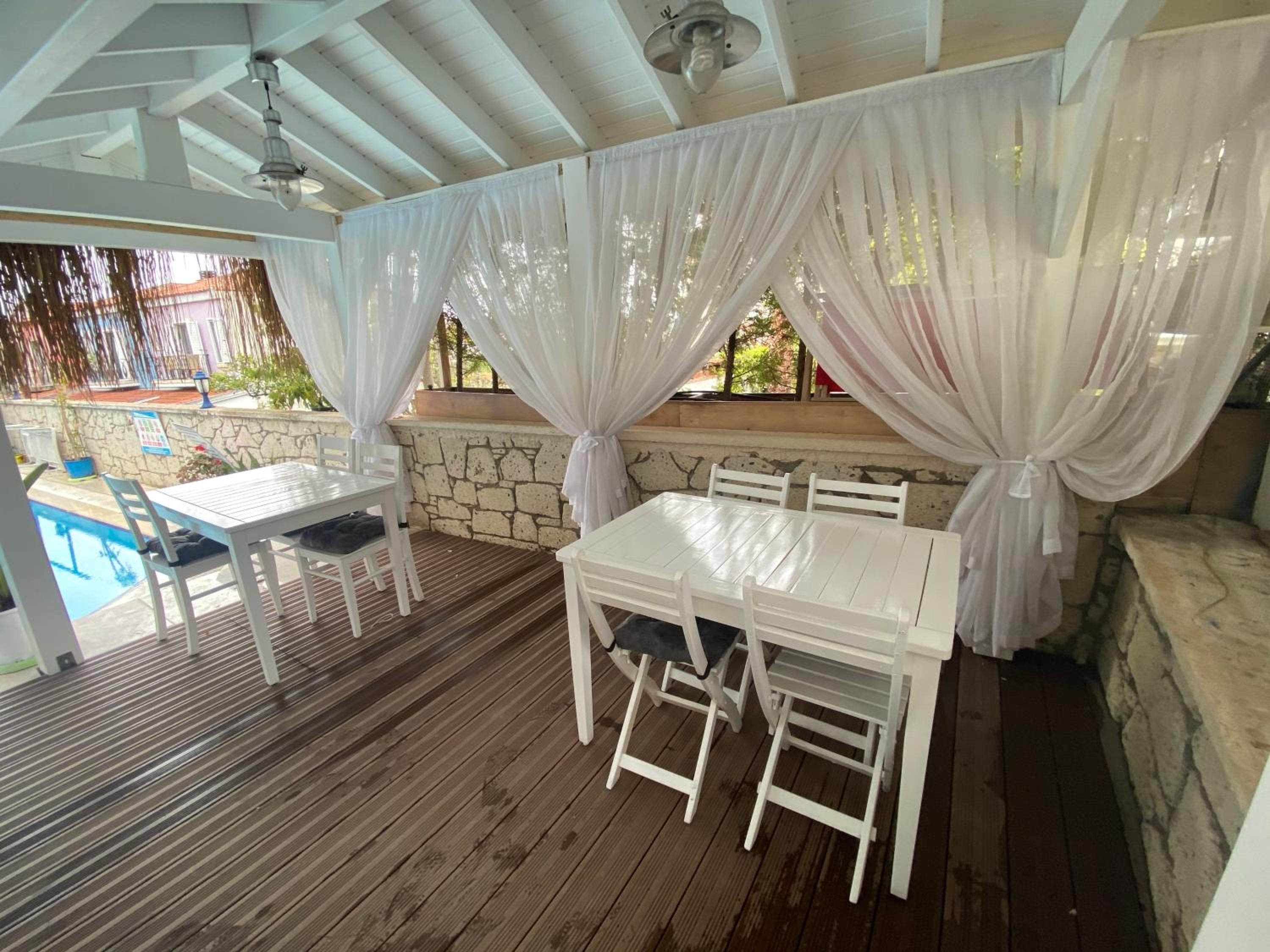 Deluxe King Room - Photo 32