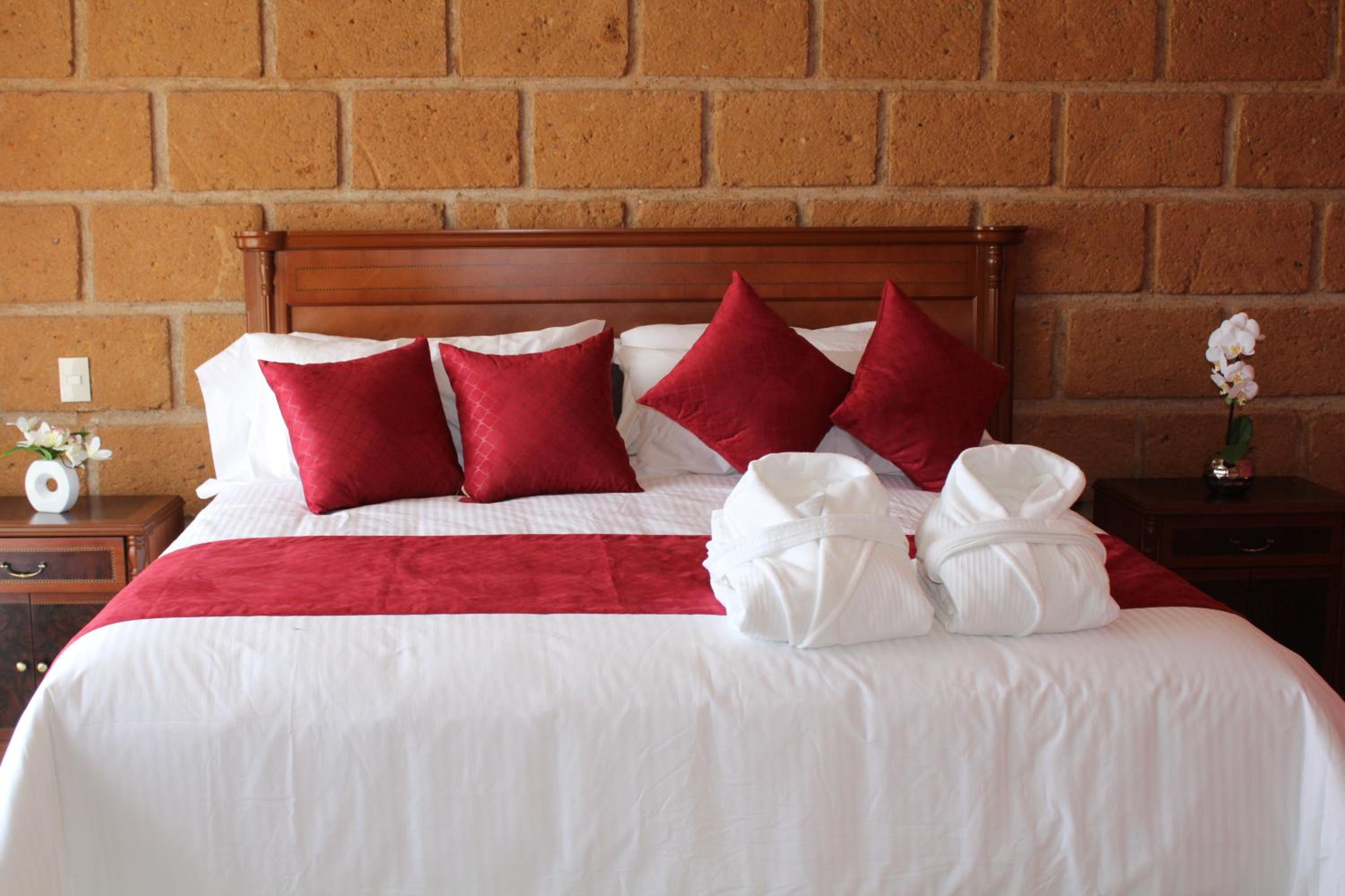 Deluxe Suite with Spa Bath