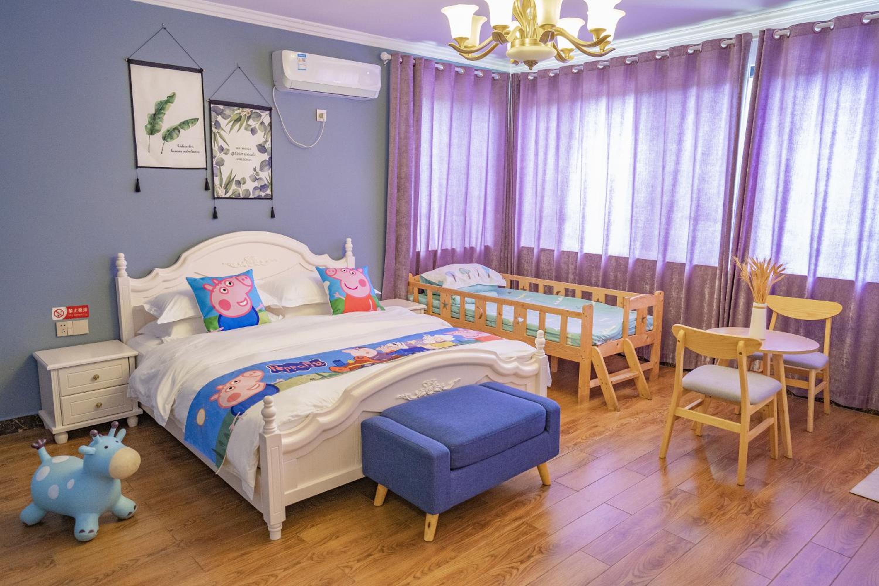 Deluxe Family Room photo 1