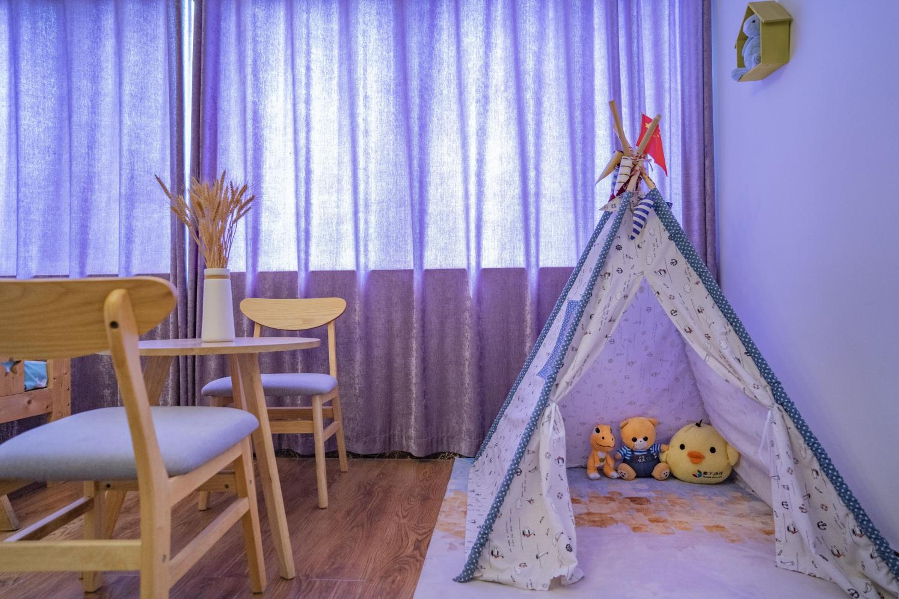 Deluxe Family Room photo 3