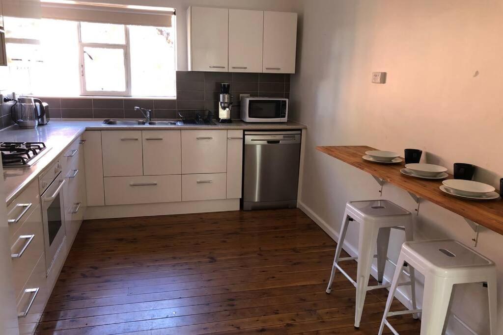 Three-Bedroom House photo 2