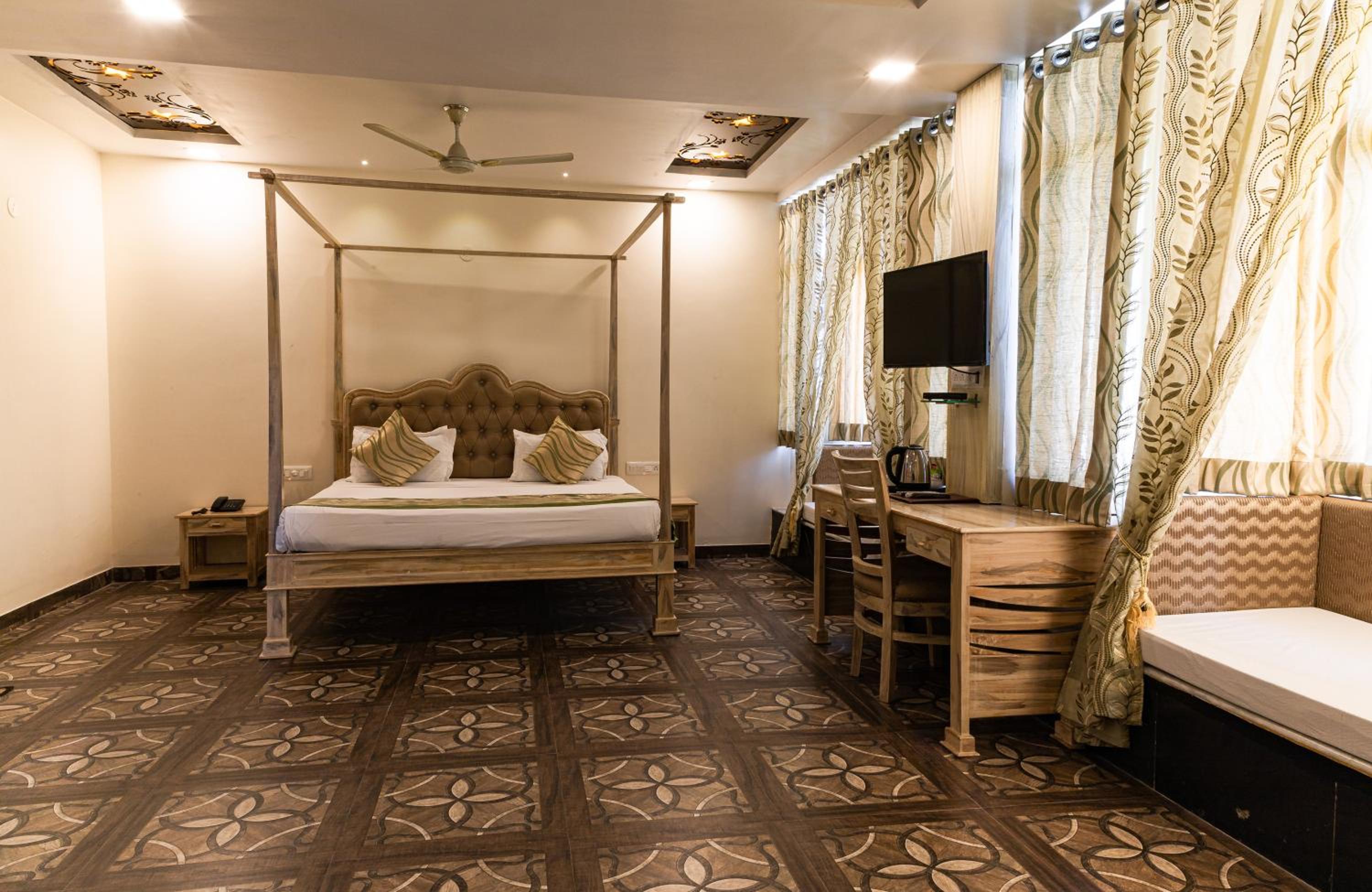 Suite with Lake View