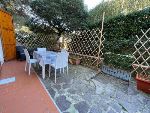 One-Bedroom Apartment (5 Adults) photo 2