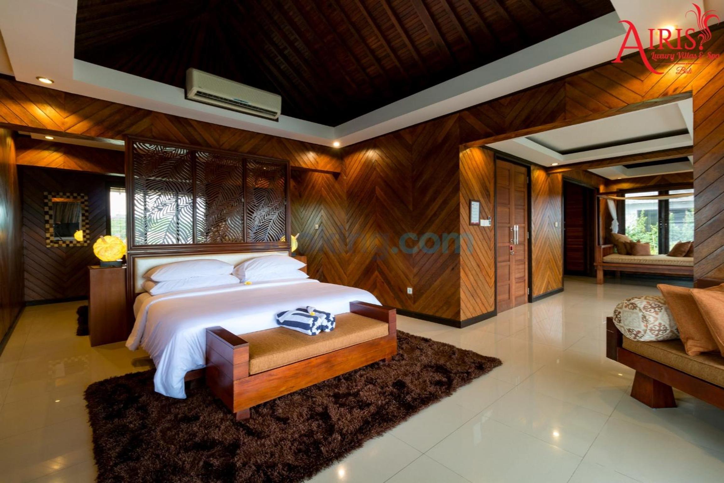 Three-Bedroom Villa with Private Pool photo 1