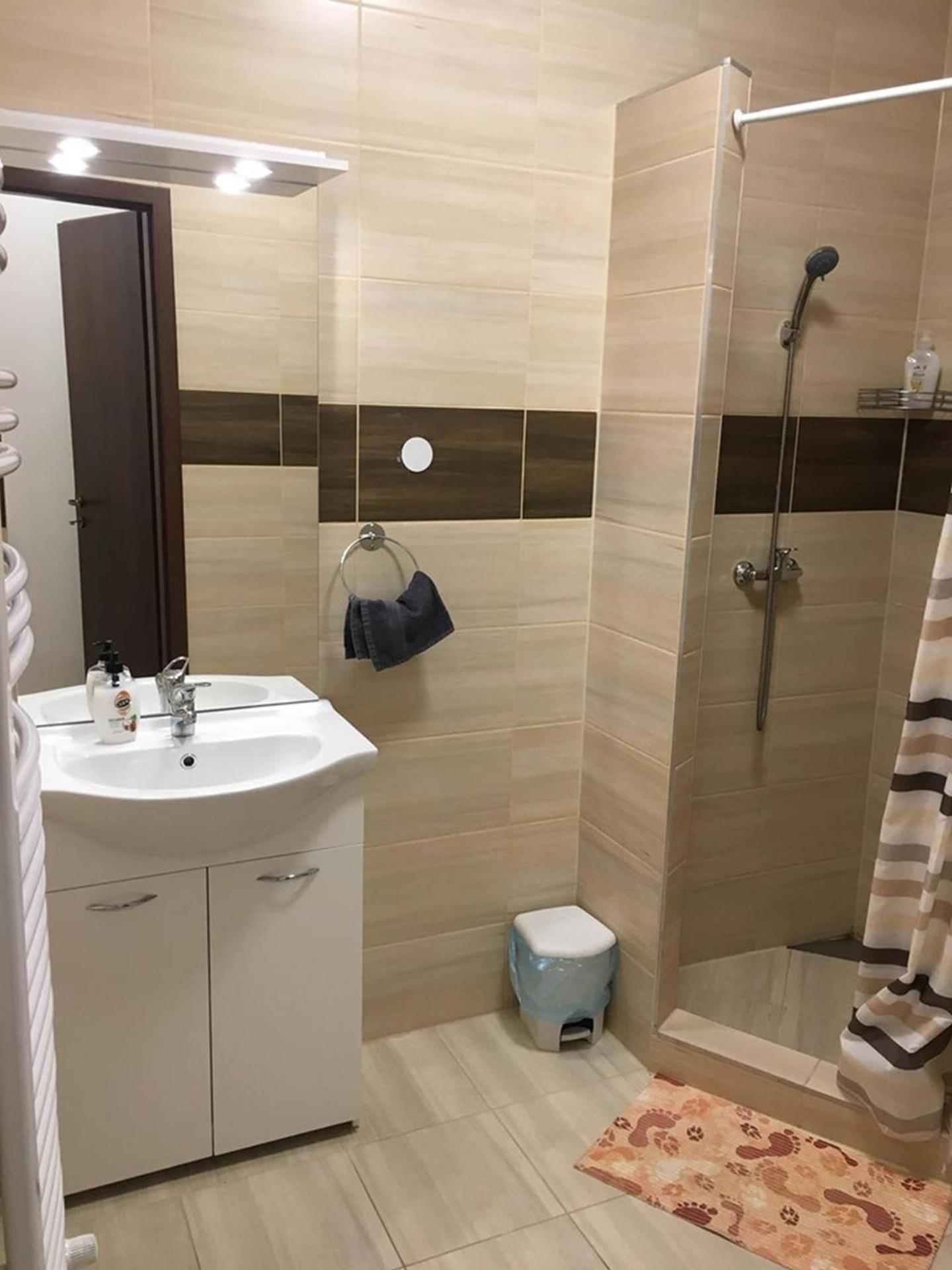 One-Bedroom Apartment - Photo 1
