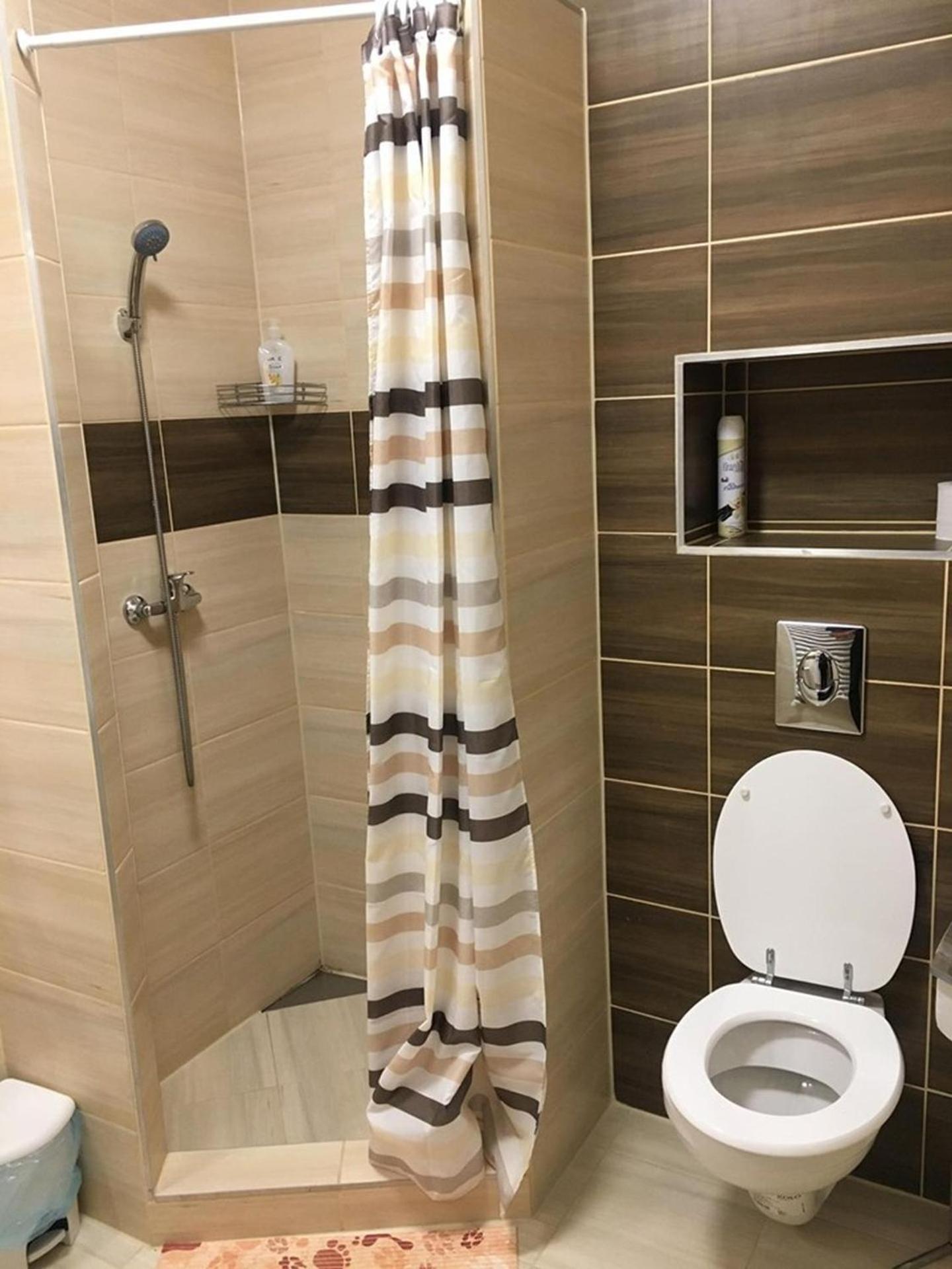 One-Bedroom Apartment - Photo 2
