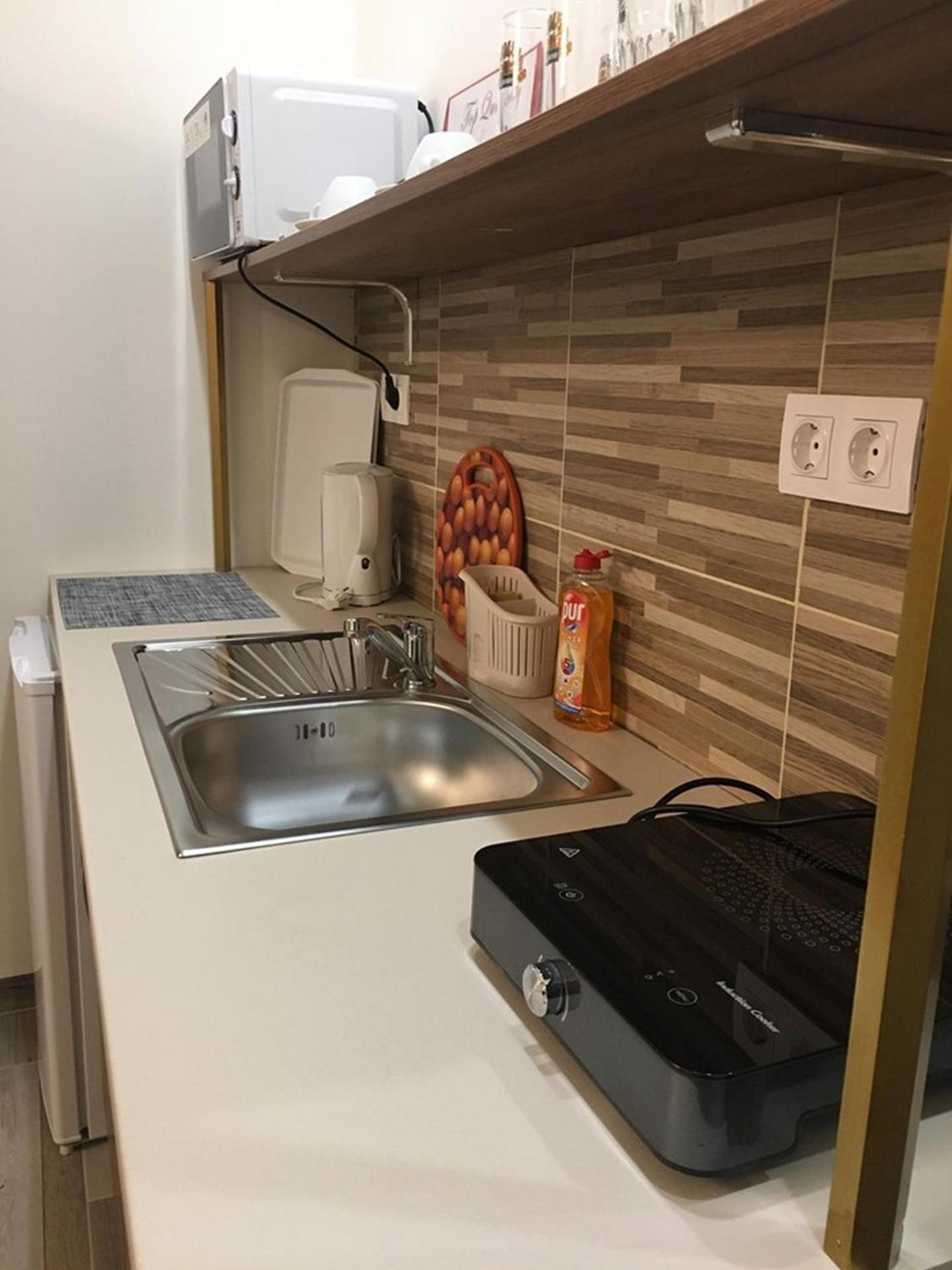 One-Bedroom Apartment - Photo 8