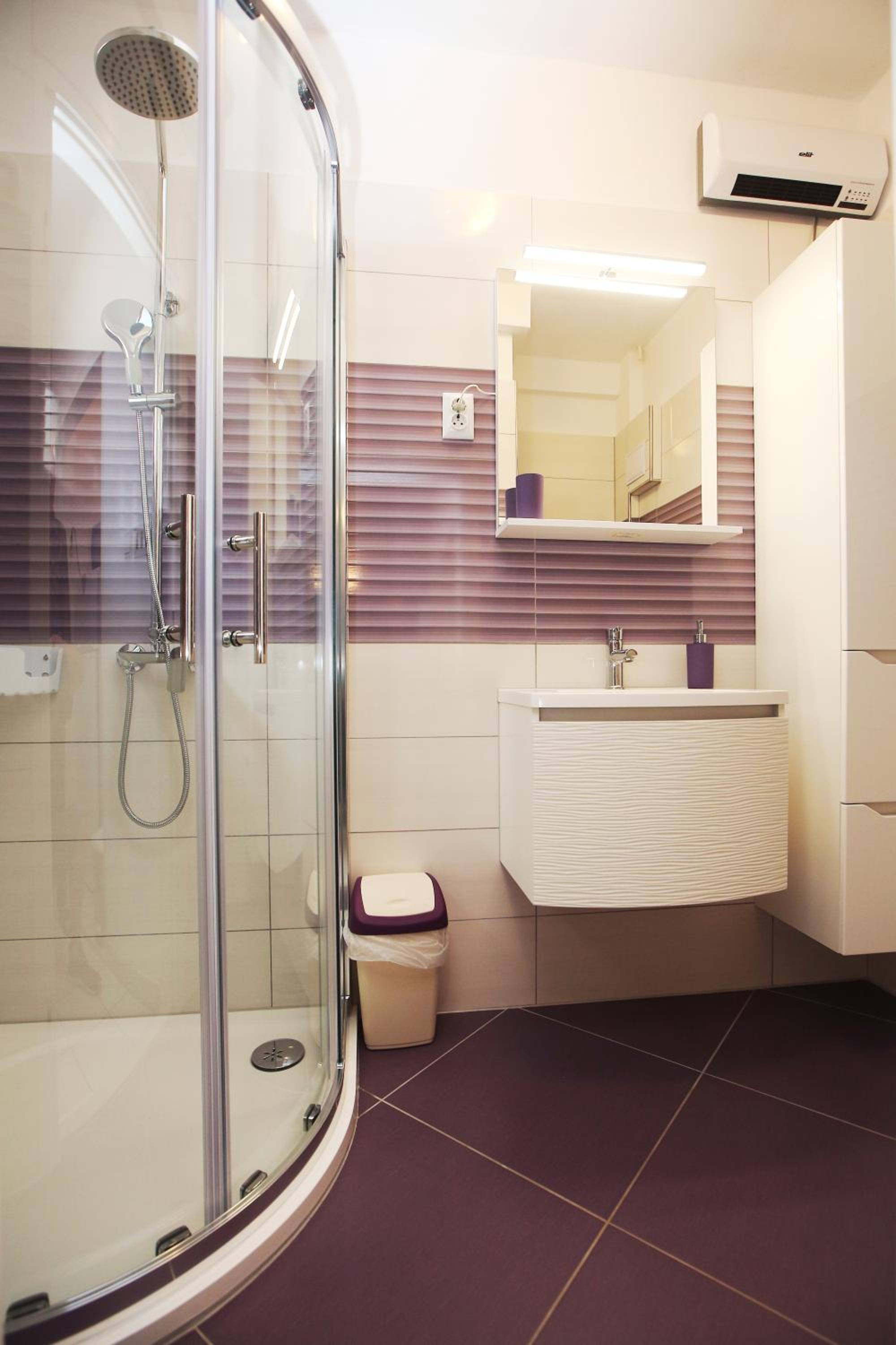 One-Bedroom Apartment with Balcony - Photo 5
